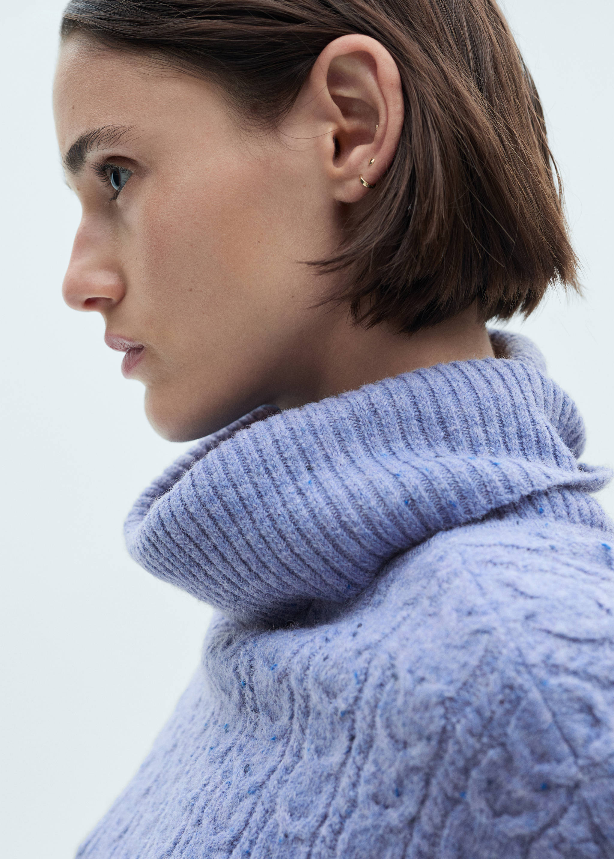 Twisted turtleneck sweater - Details of the article 1