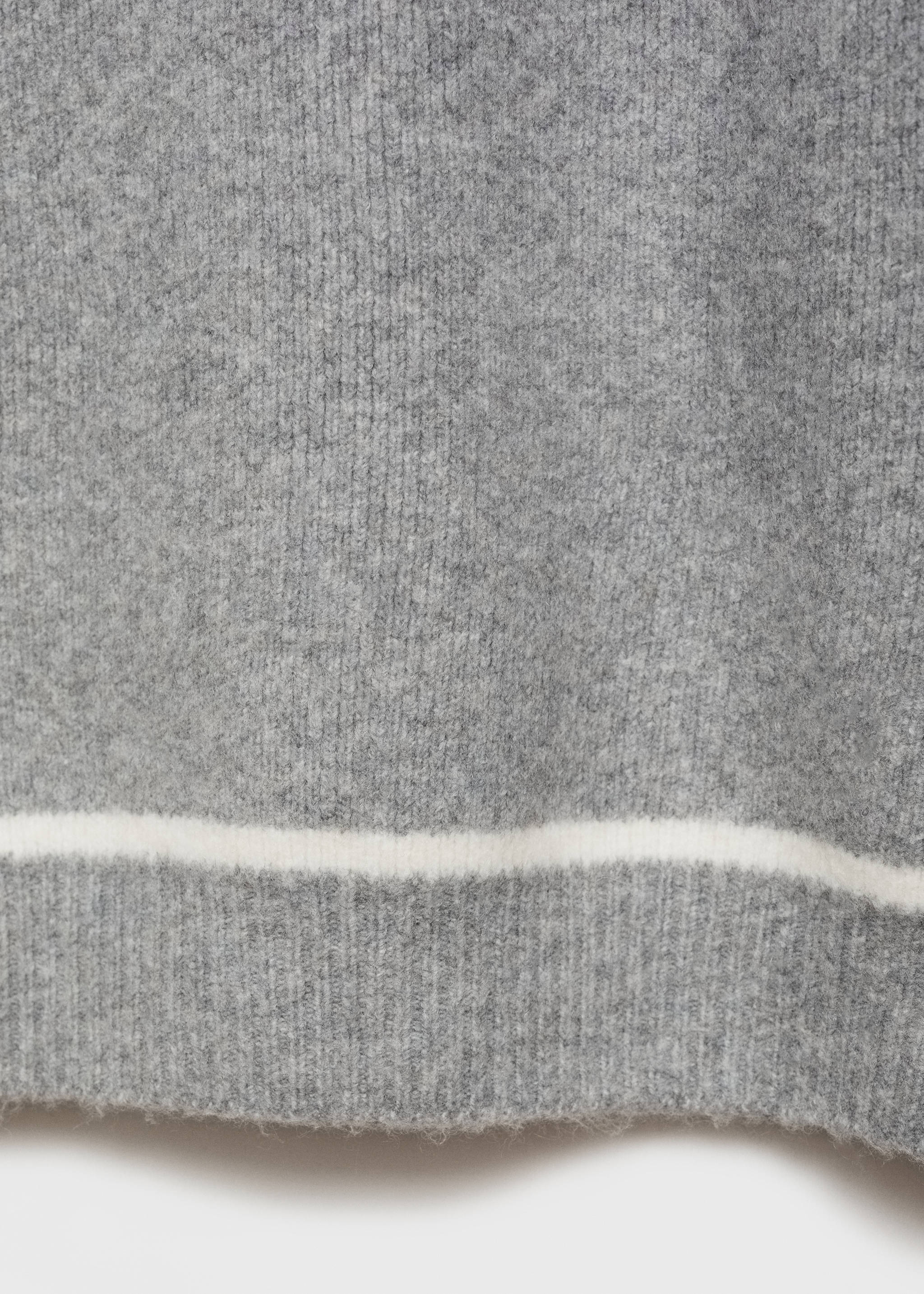 Turtleneck sweater with contrasting details - Details of the article 0