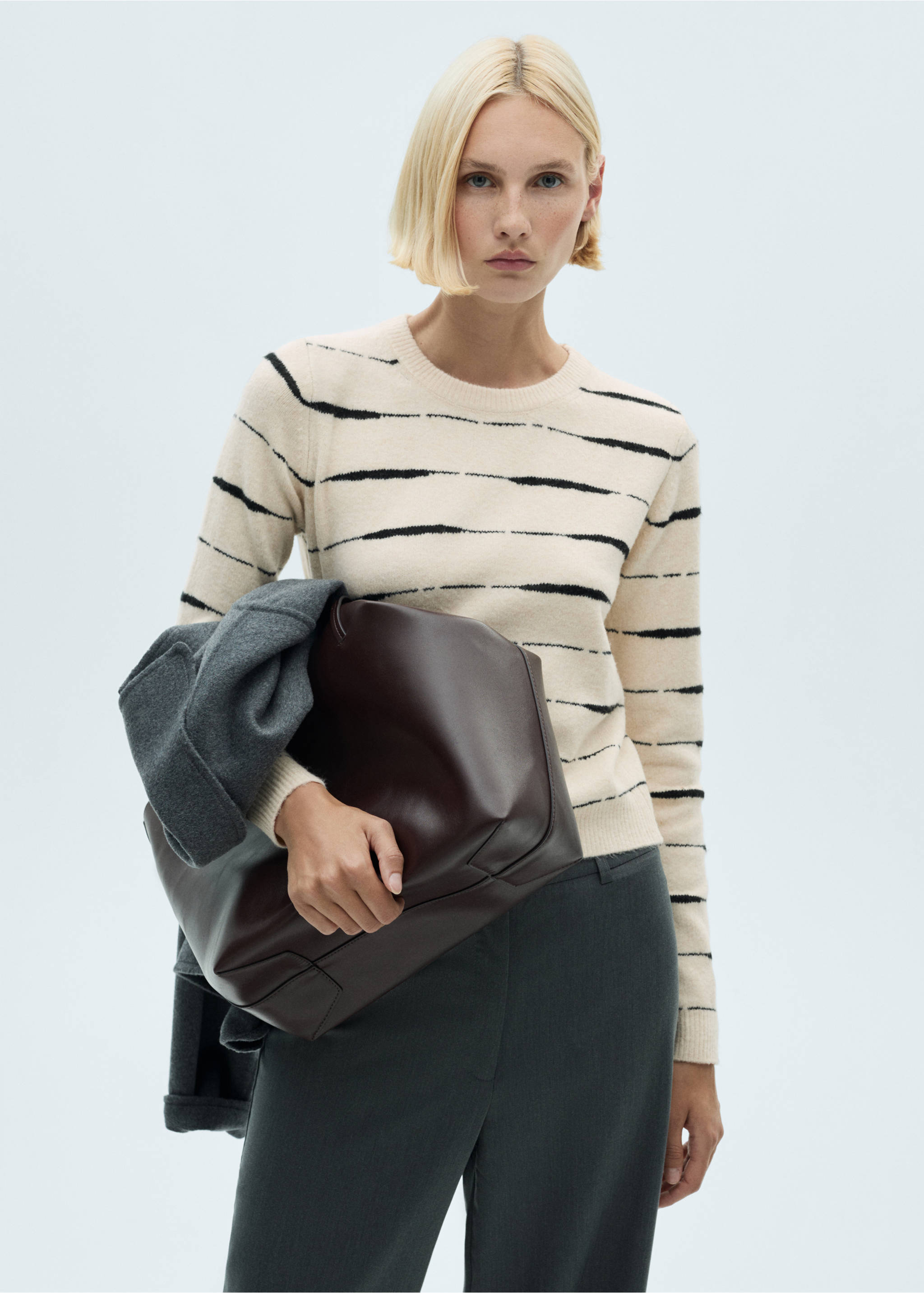 Runda-nacke randig tröja - Bild av mittparti, Sand. Ref: 77007683-00.