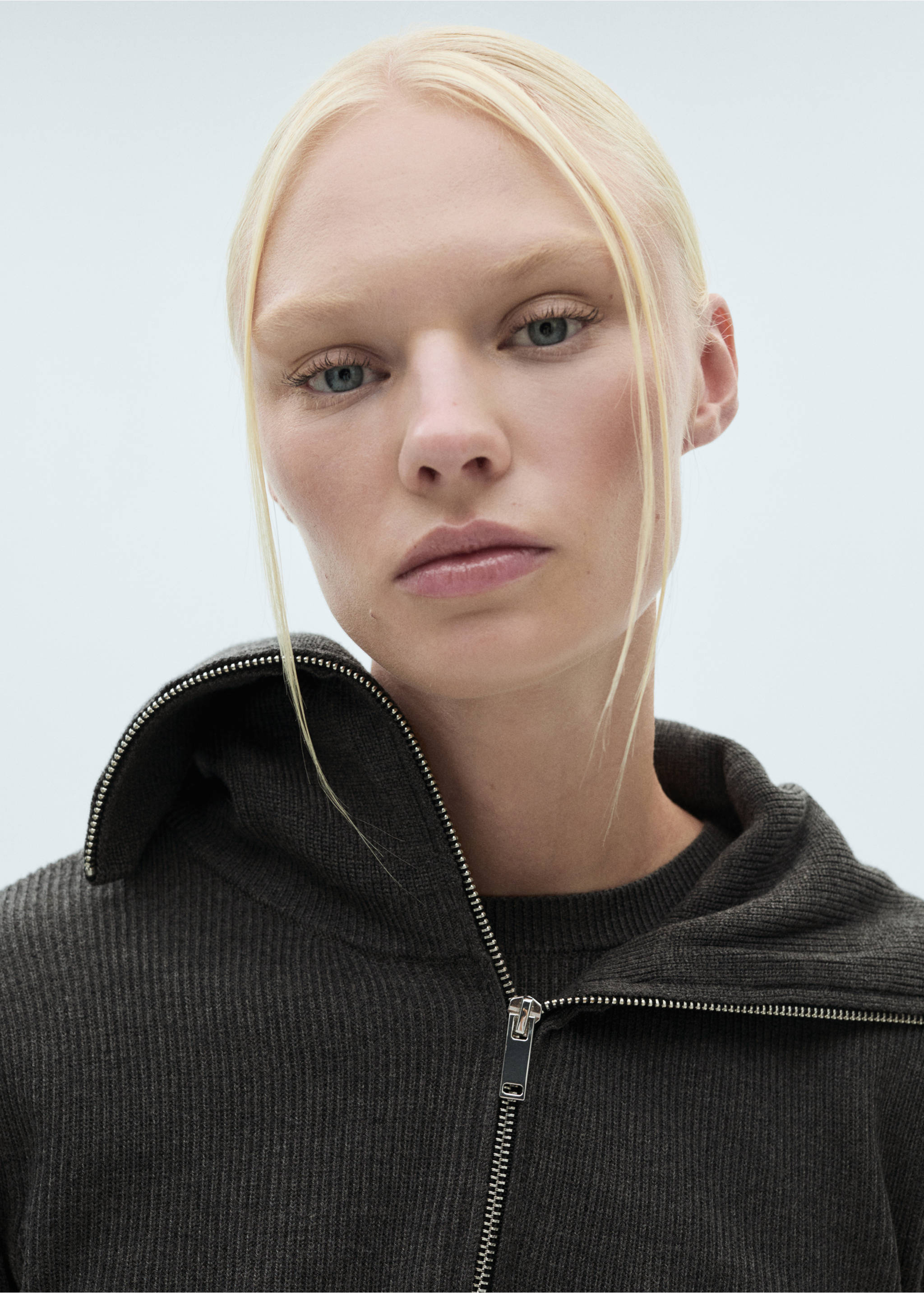 High neck sweater with zip - Details of the article 1, Charcoal. Ref: 77007687-00.