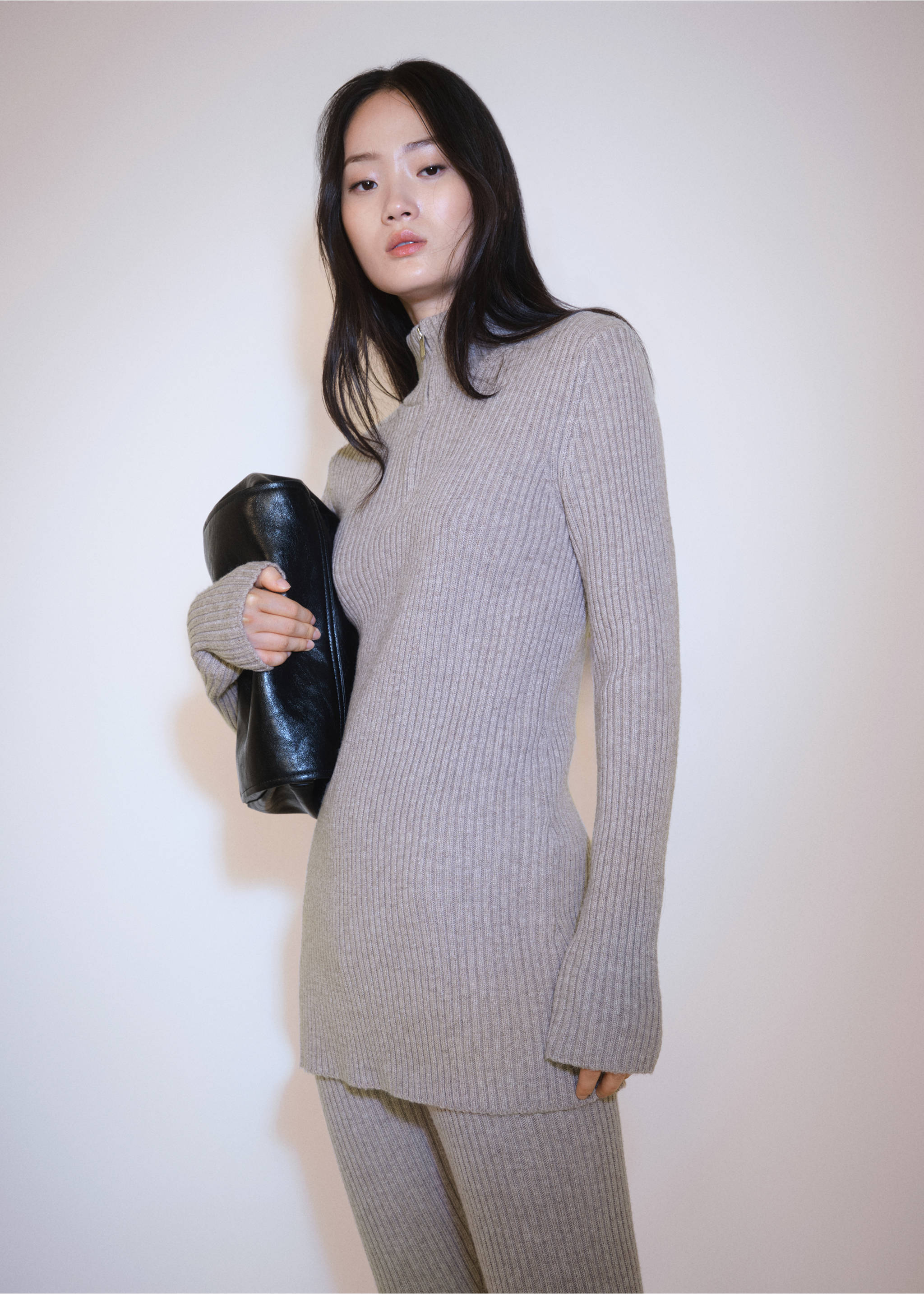 Gerippter Pullover mit Reißverschluss - Mittlere Ansicht, Hellgrau/Pastellgrau. Ref: 77007688-00.