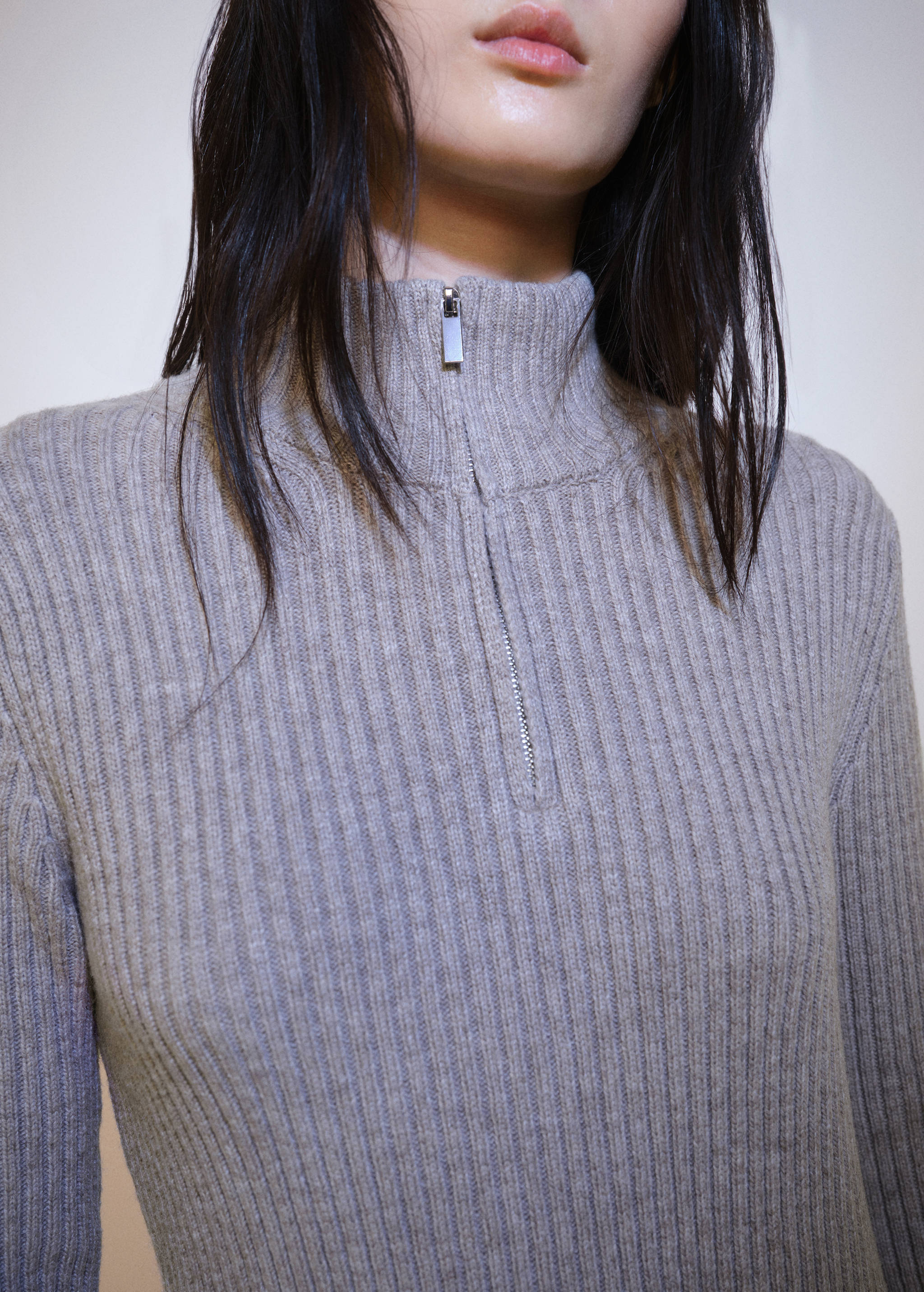 Ribbed sweater with zip - Details of the article 6