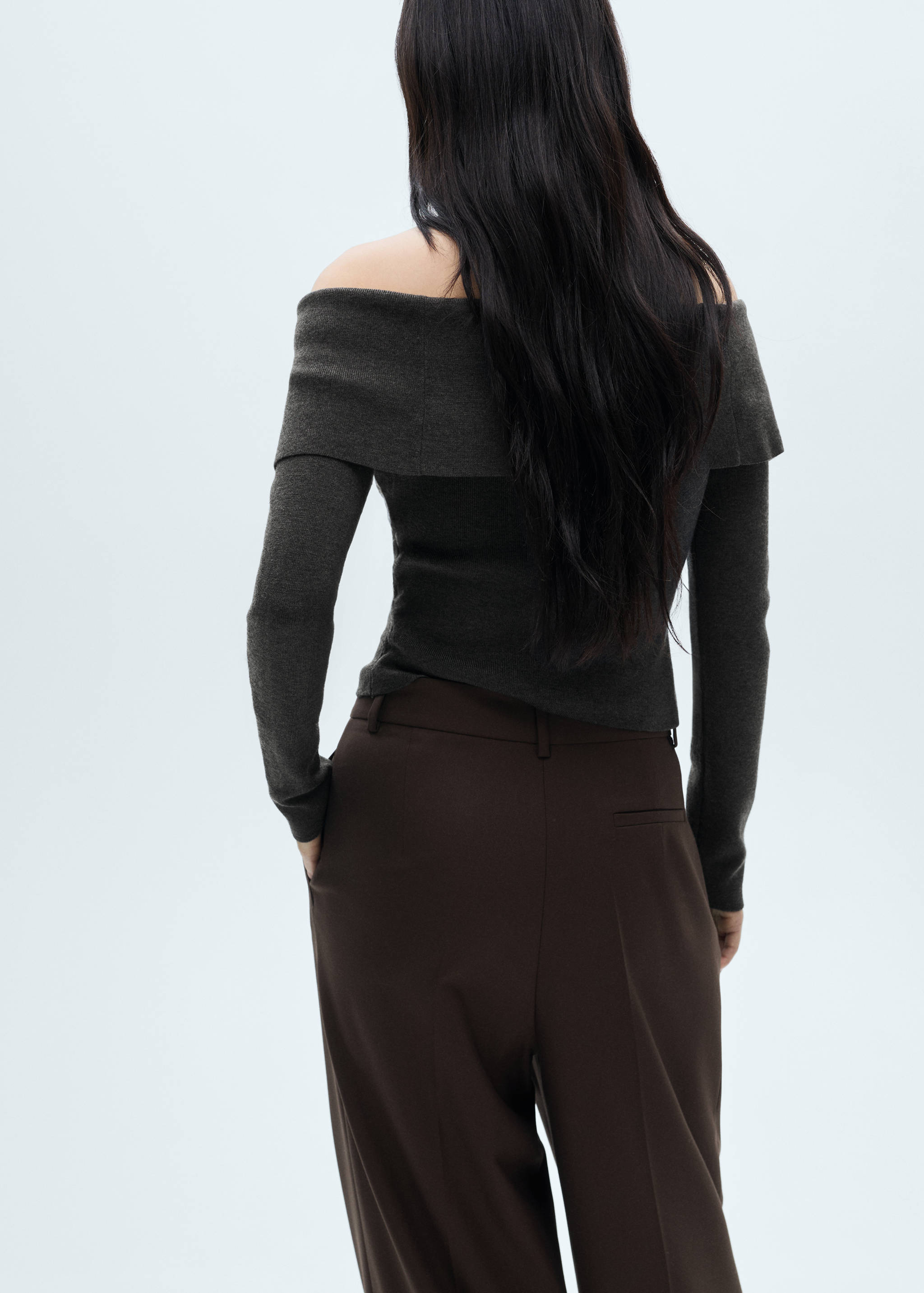 Open-shoulder sweater with zip - Reverse of the article
