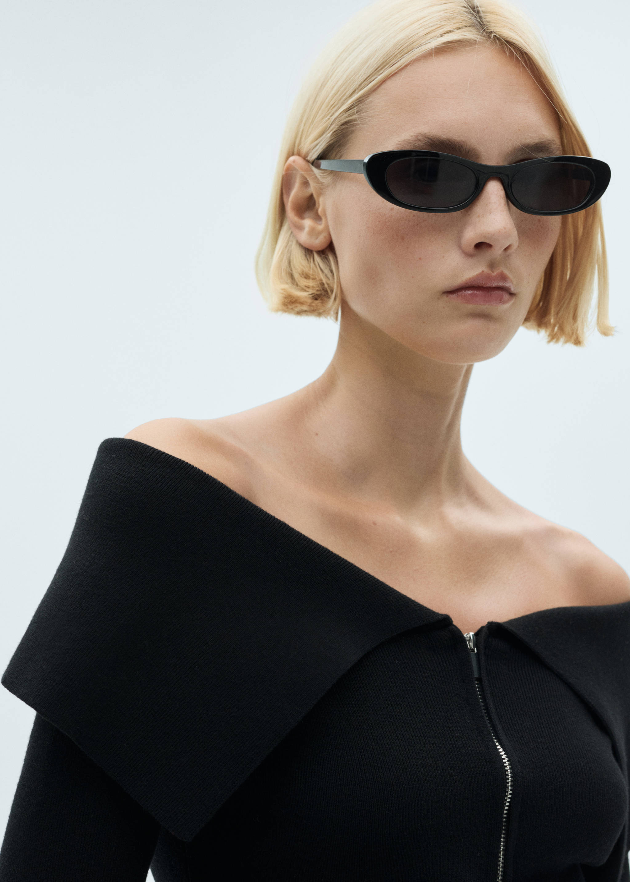 Open-shoulder sweater with zip - Details of the article 1