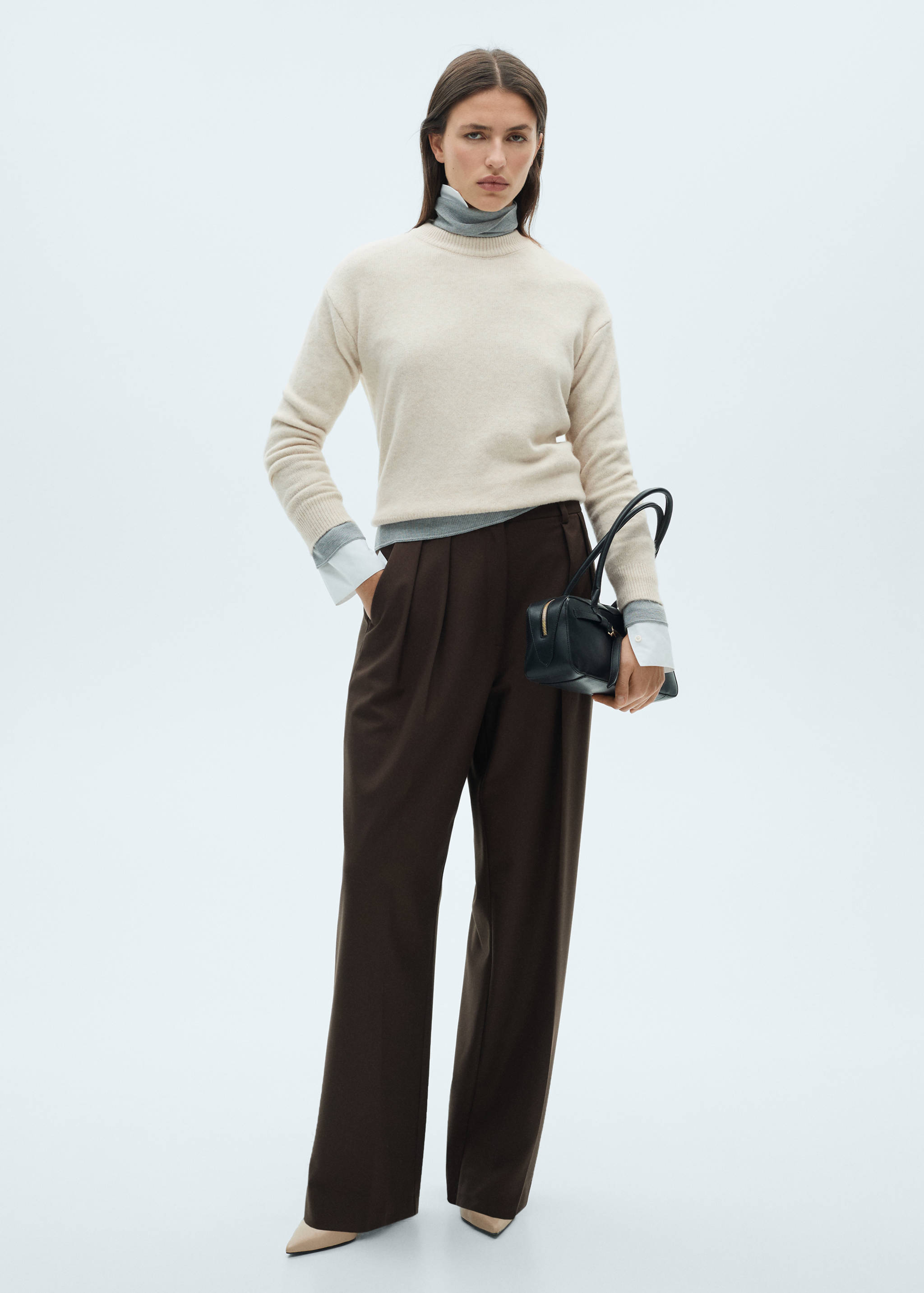 Round-neck knitted sweater - General plane