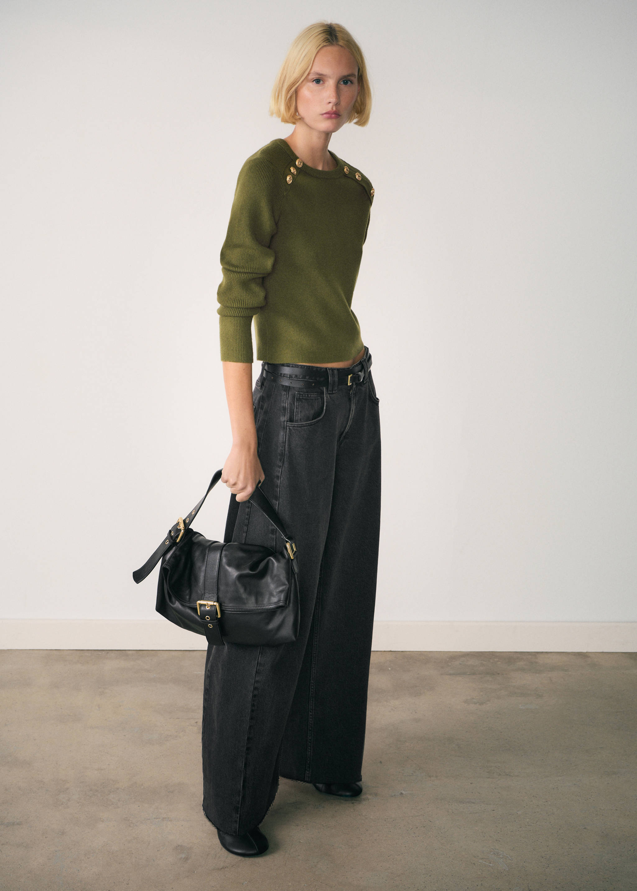 Sweater with jewel buttons - General plane