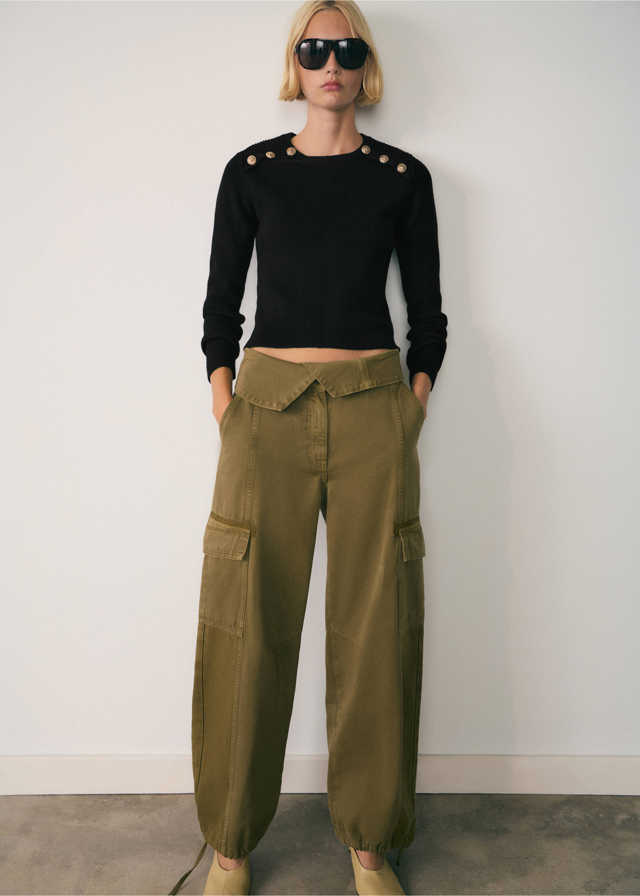 Sweater with jewel buttons - General plane, Black. Ref: 77007698-00.