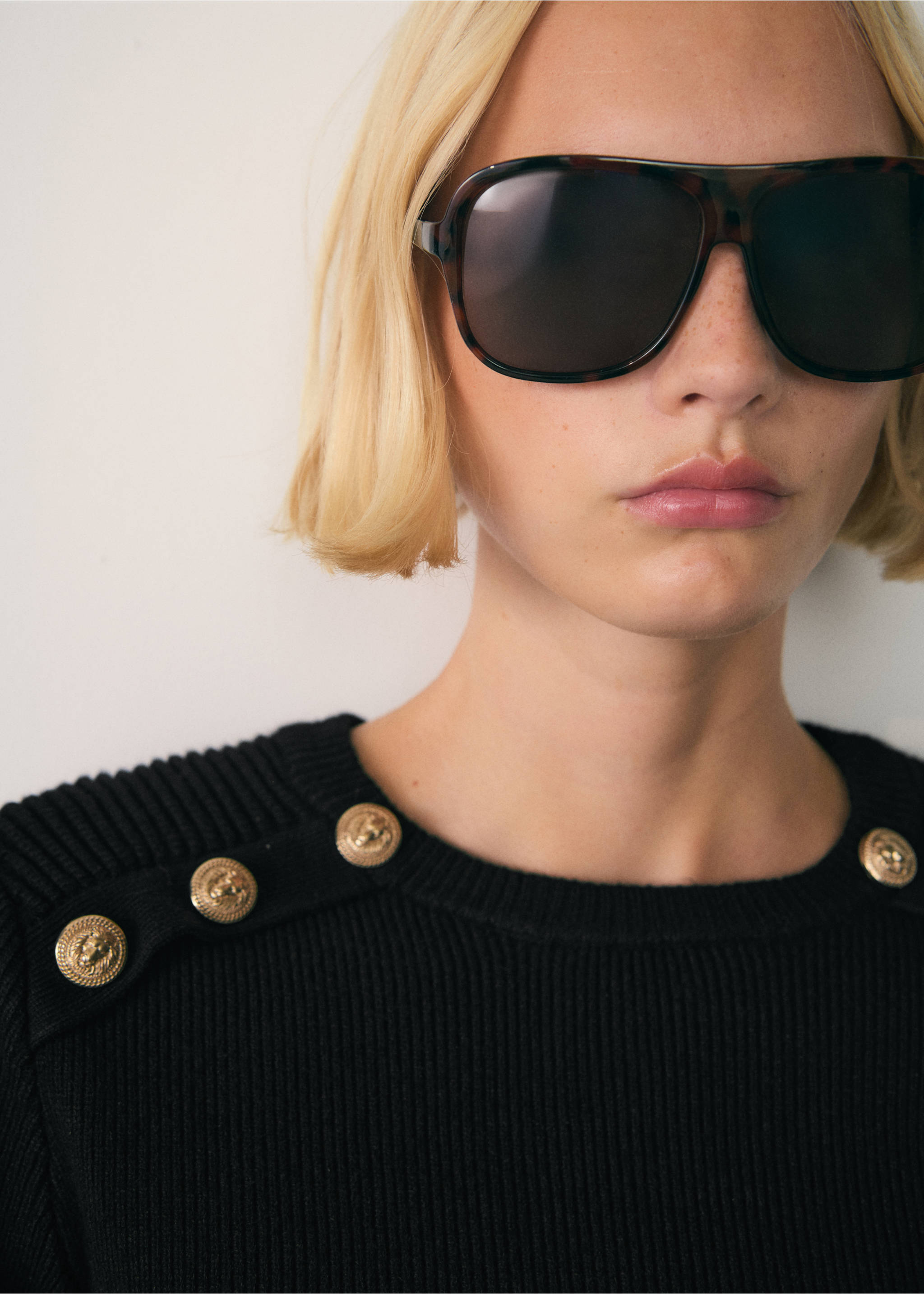Sweater with jewel buttons - Details of the article 1, Black. Ref: 77007698-00.