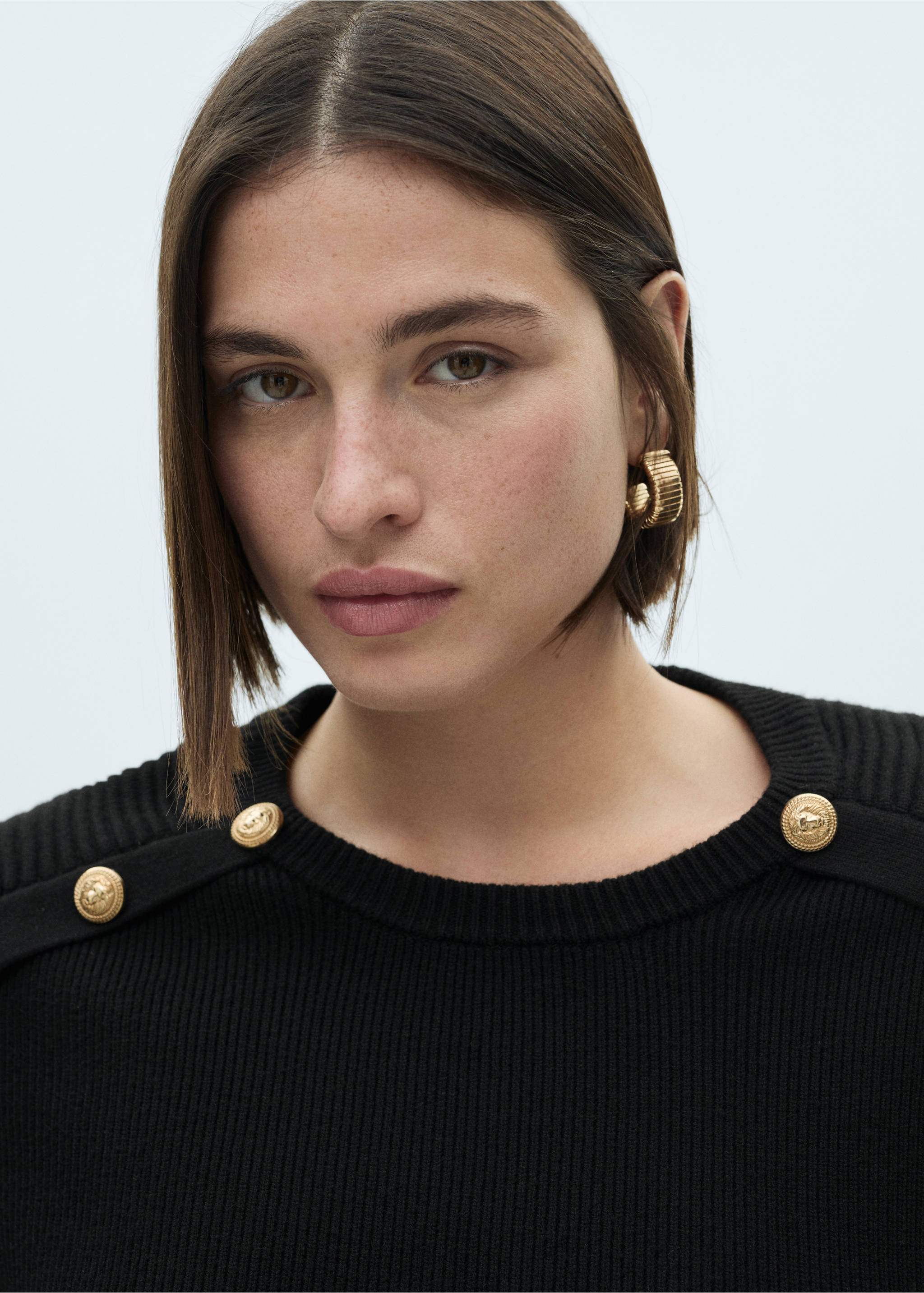 Sweater with jewel buttons - Details of the article 4, Black. Ref: 77007698-00.