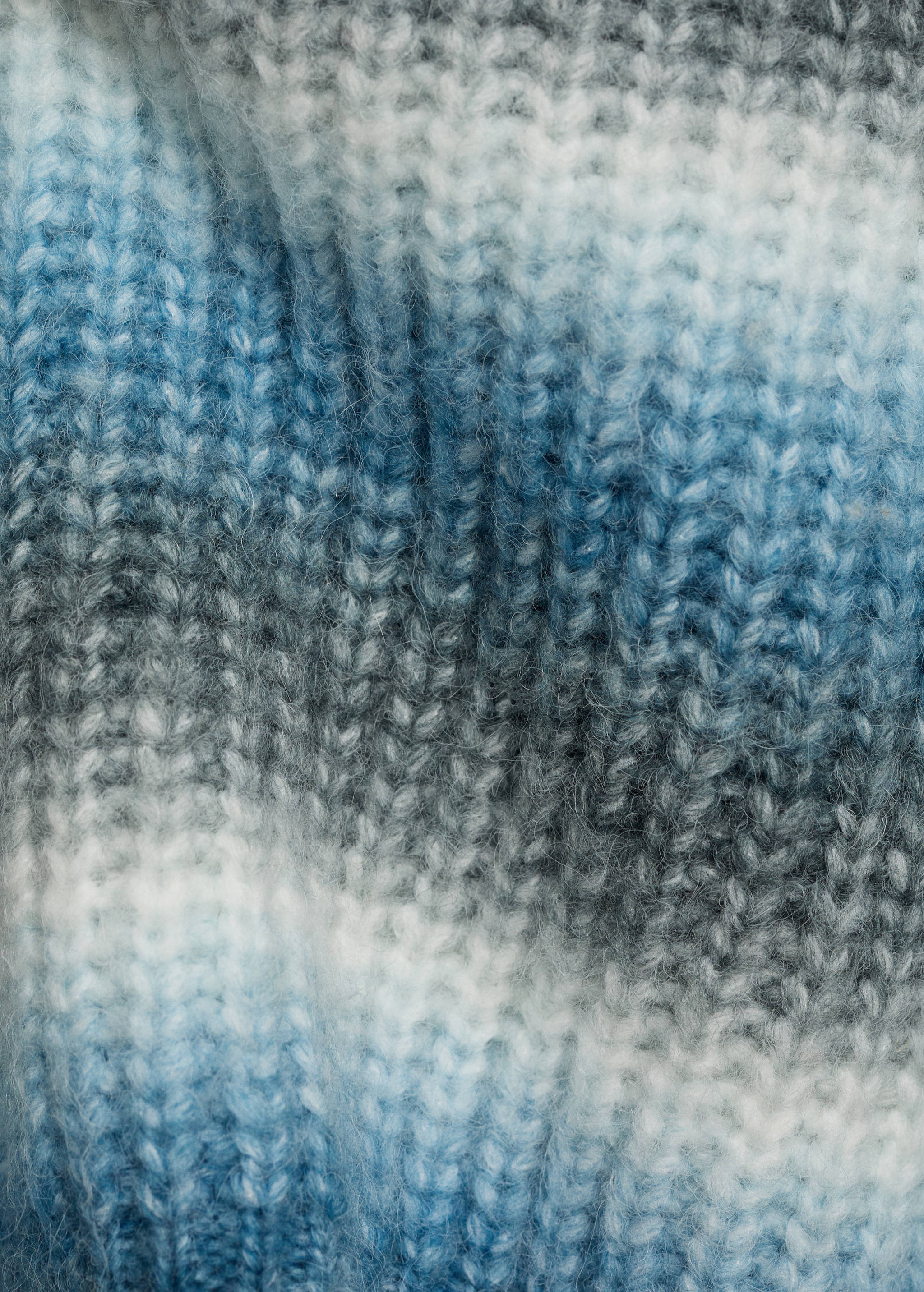 Degraded knitted sweater - Details of the article 0