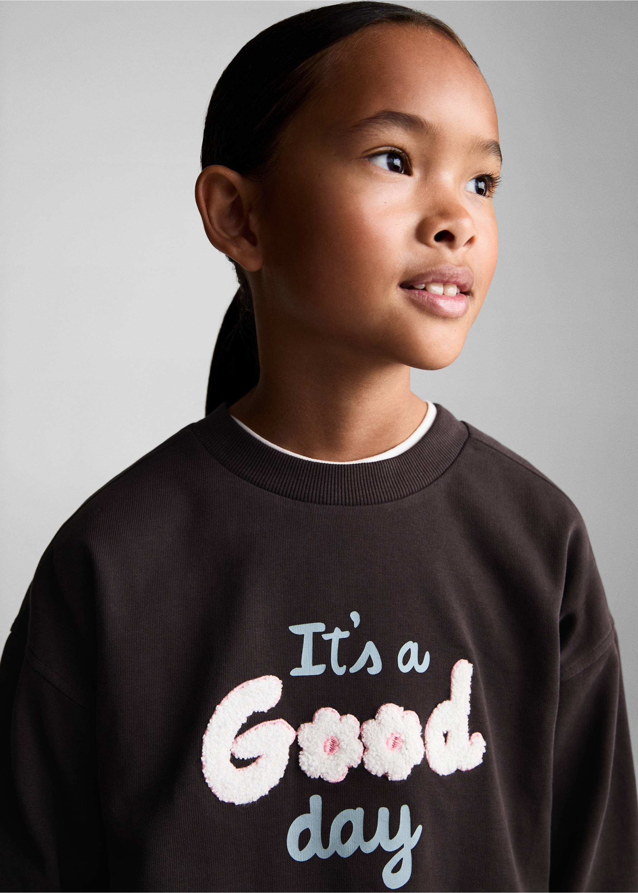 Embroidered printed hoodie - Details of the article 1, Charcoal. Ref: 77007705-00.