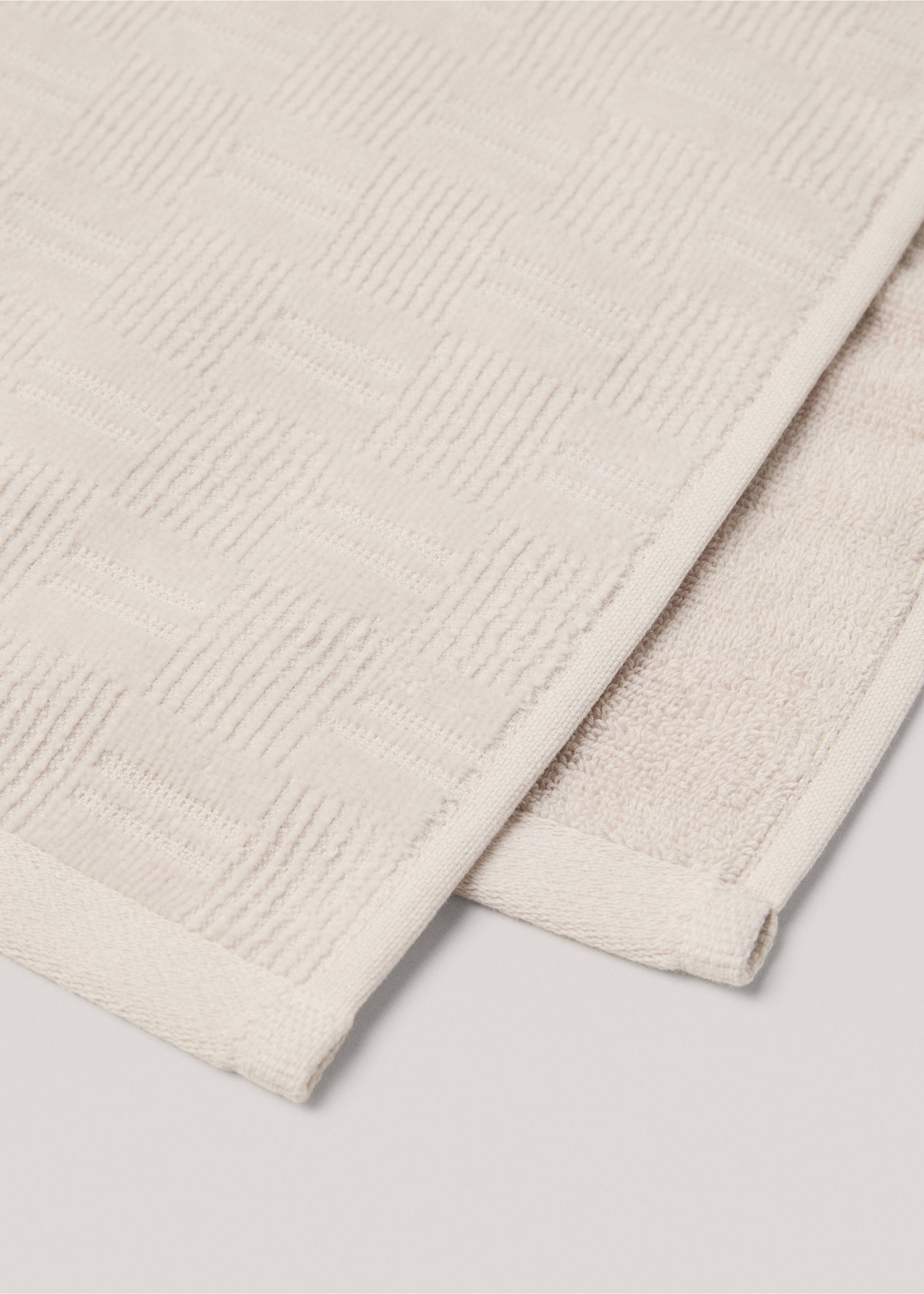Badetuch aus 100 % Baumwolle mit geometrischem Reliefmuster 90 x 150 cm - Detail des Artikels 2, Beige. Ref: 77007711-00.