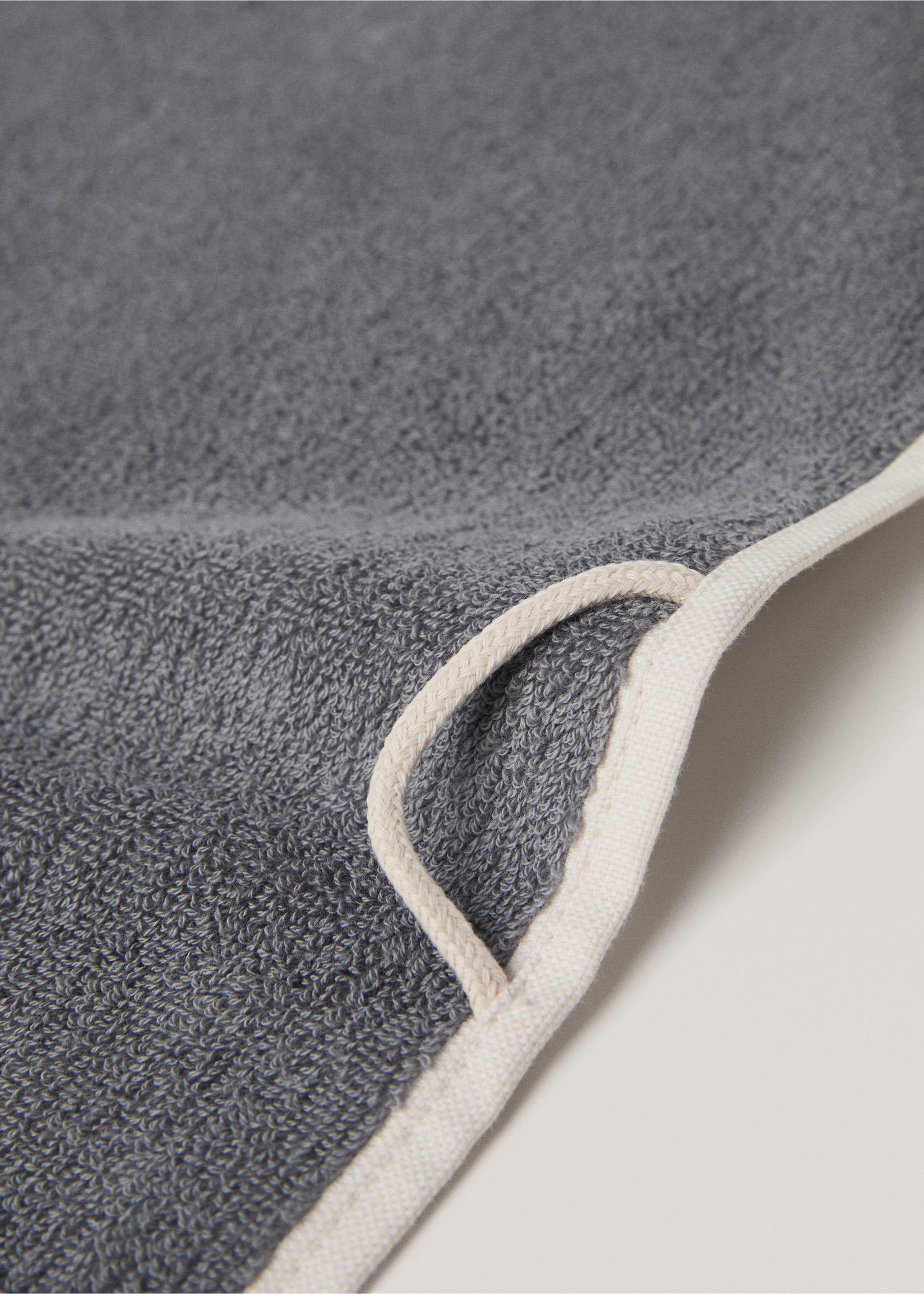 Handtuch aus 100 % Baumwolle mit Streifenmuster 50 x 90 cm - Detail des Artikels 2, Beige. Ref: 77007712-00.