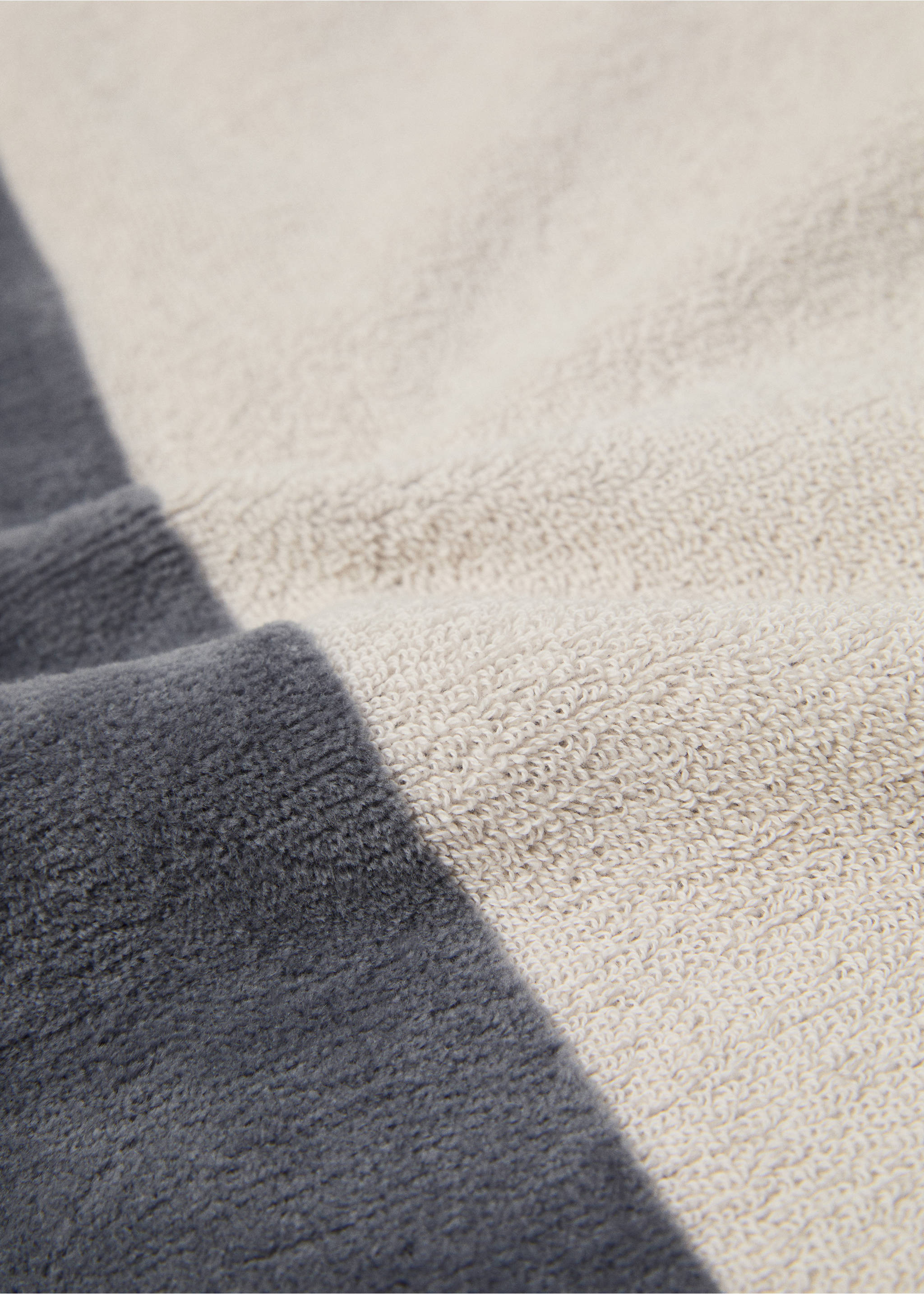Handtuch aus 100 % Baumwolle mit Streifenmuster 50 x 90 cm - Detail des Artikels 3, Beige. Ref: 77007712-00.