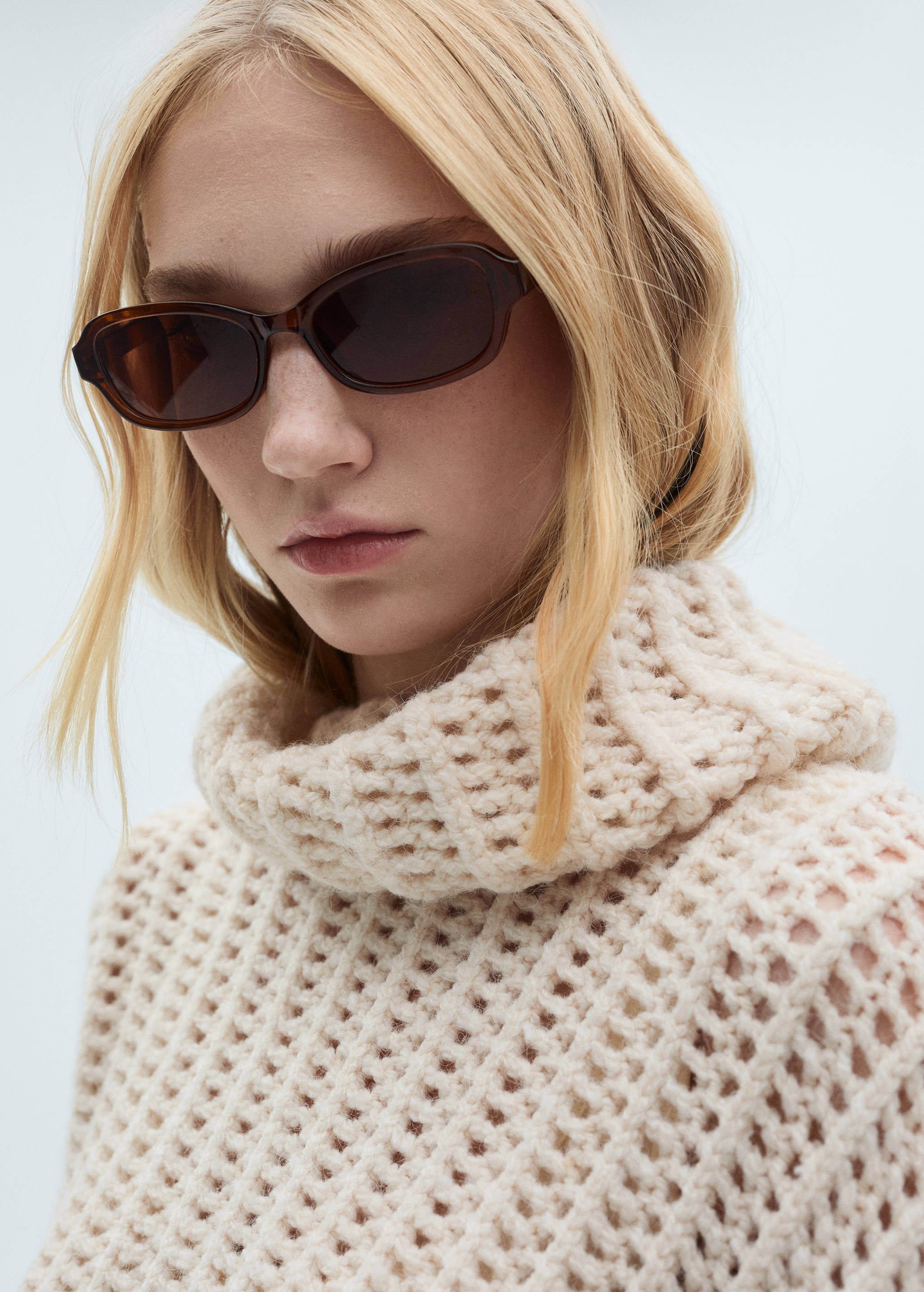 Openwork turtleneck sweater - Details of the article 1