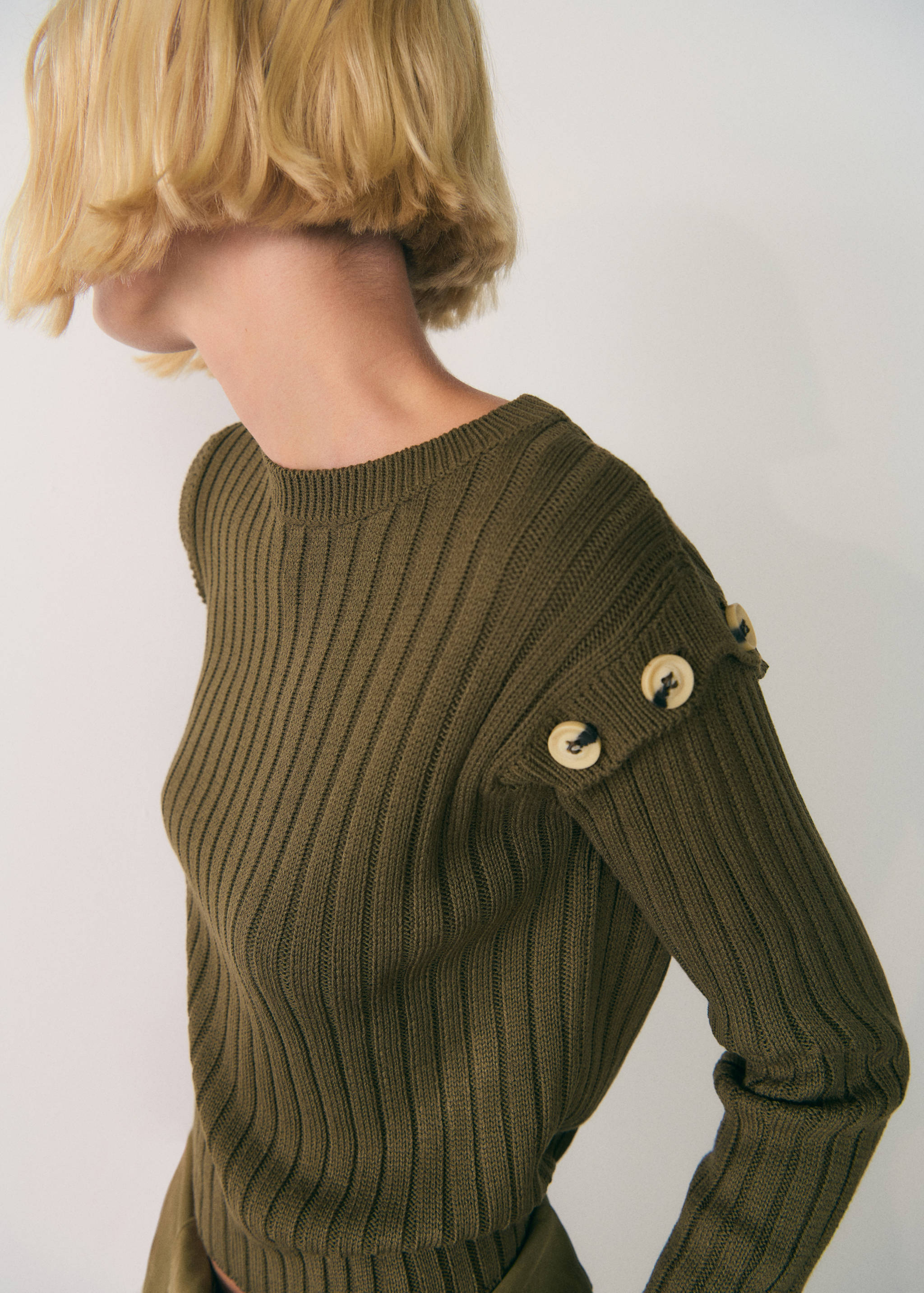 Sweater with shoulder buttons - Medium plane