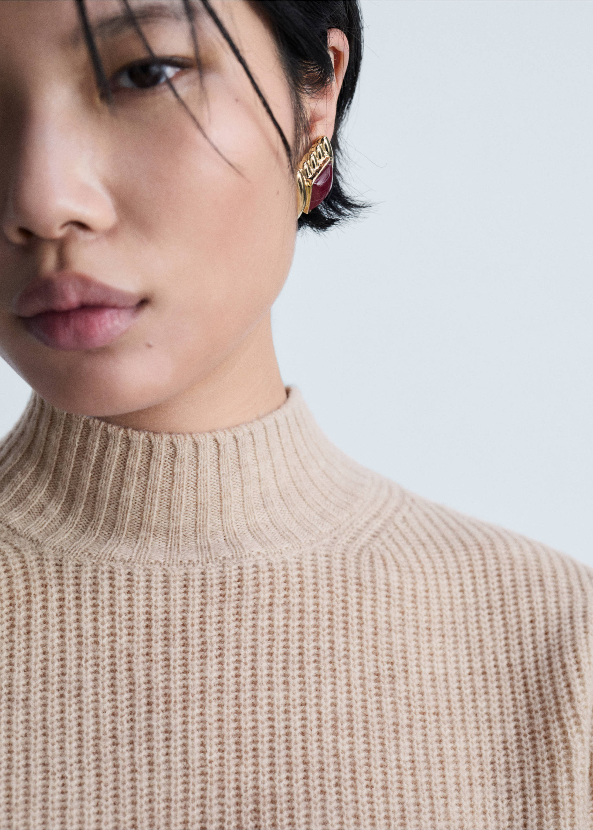 Short-sleeved wool sweater - Details of the article 1, Light/Pastel Grey. Ref: 77007723-00.