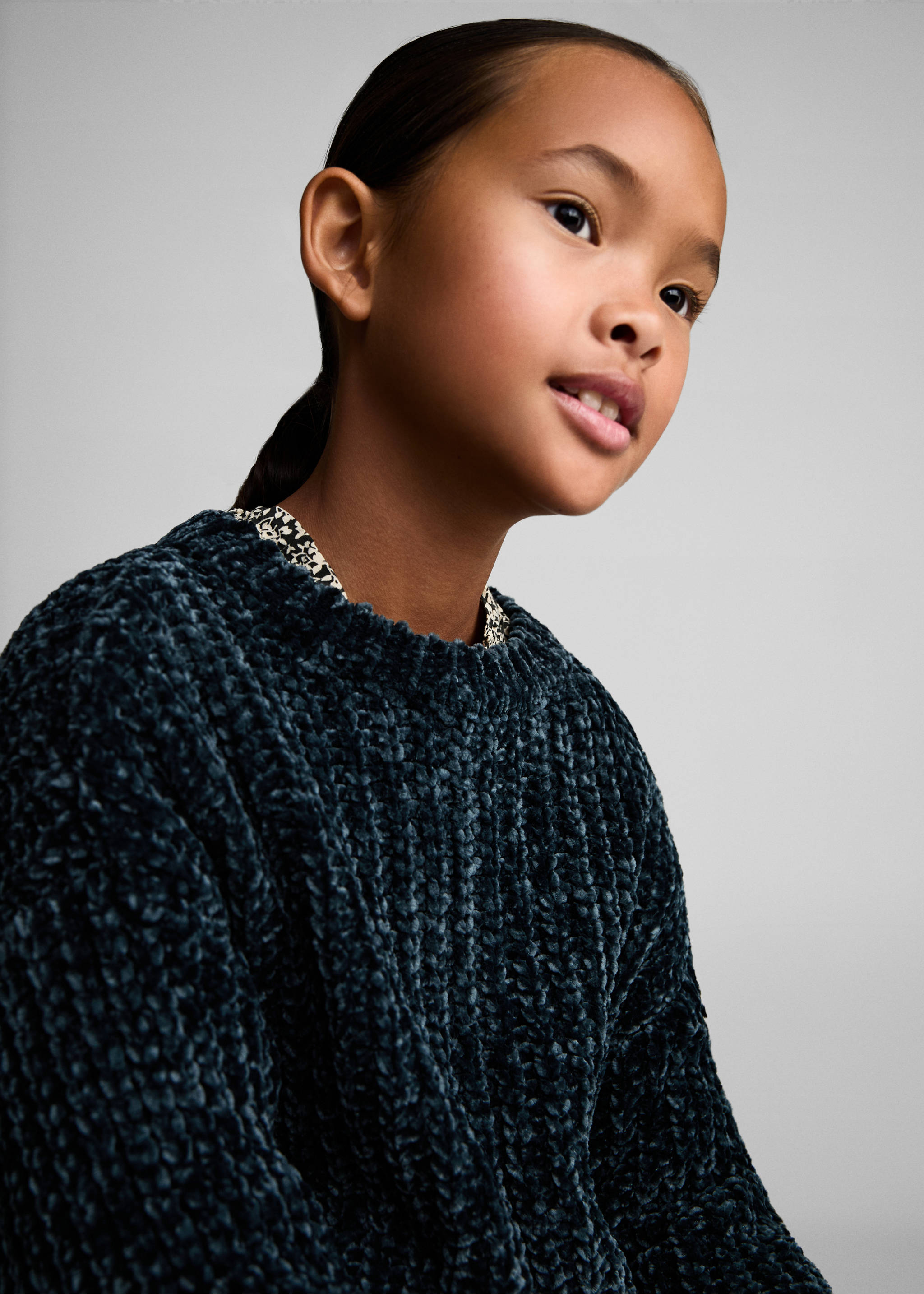 Chenille knit sweater - Details of the article 4, Dark Green. Ref: 77007725-00.