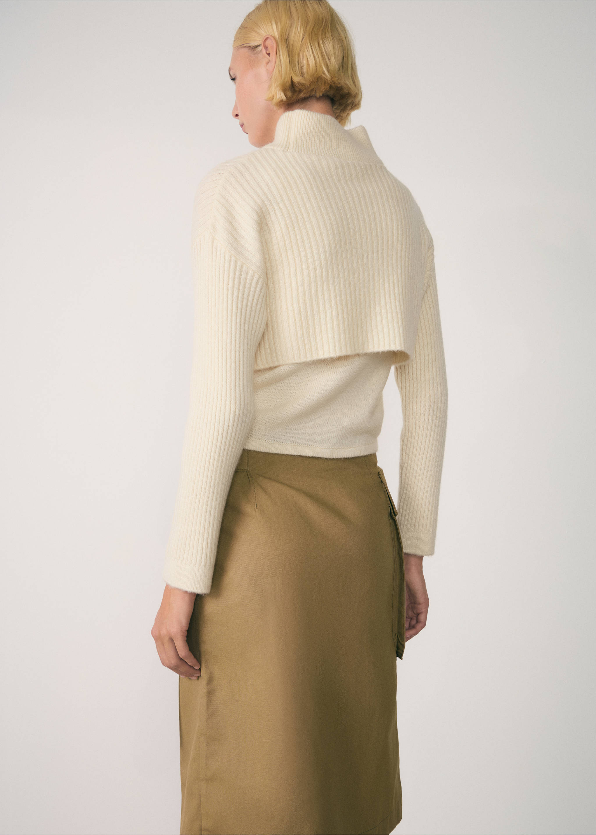 Combined high collar sweater - Reverse of the article, Ecru. Ref: 77007729-00.