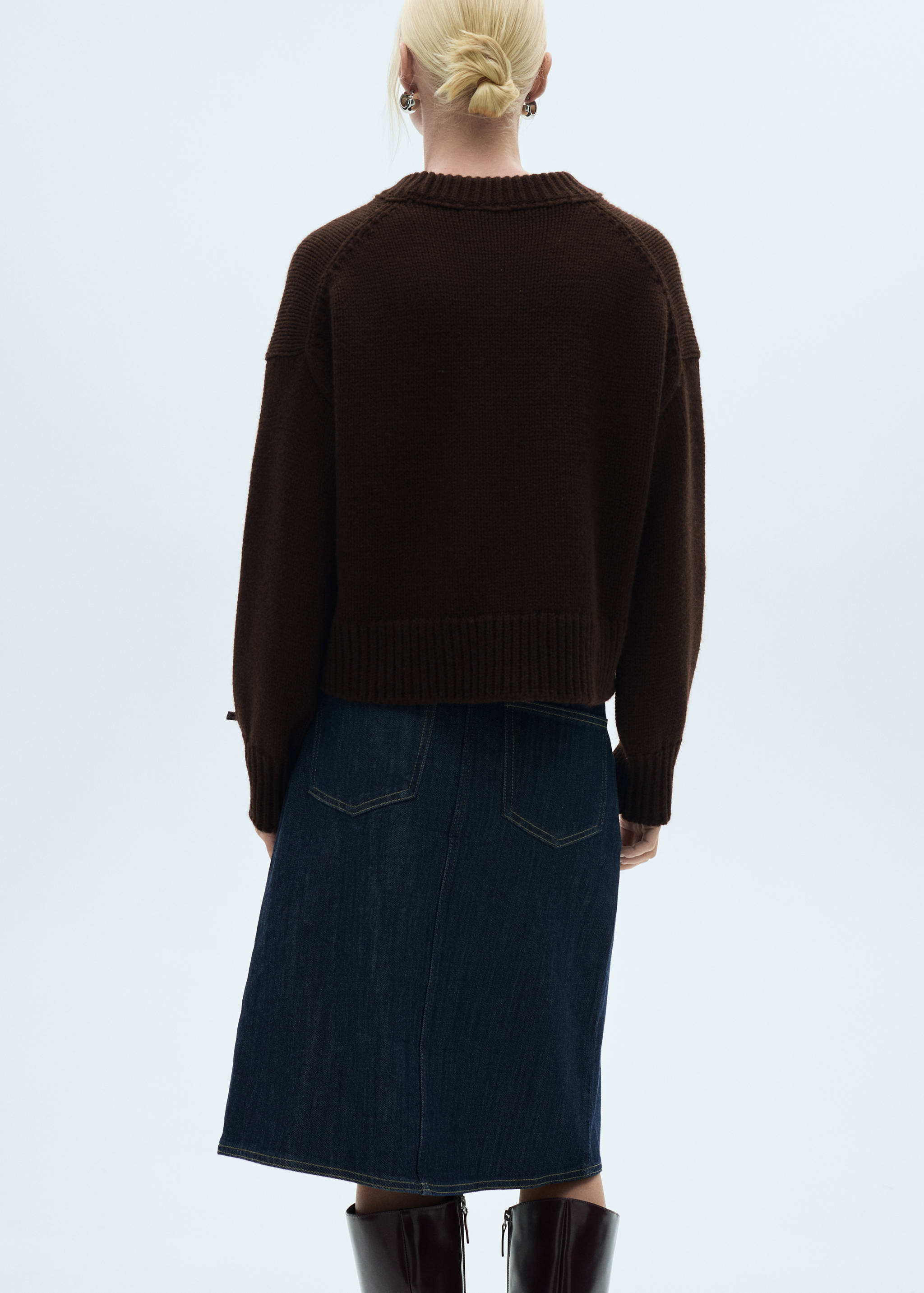 Round-neck knitted sweater - Details of the article 1