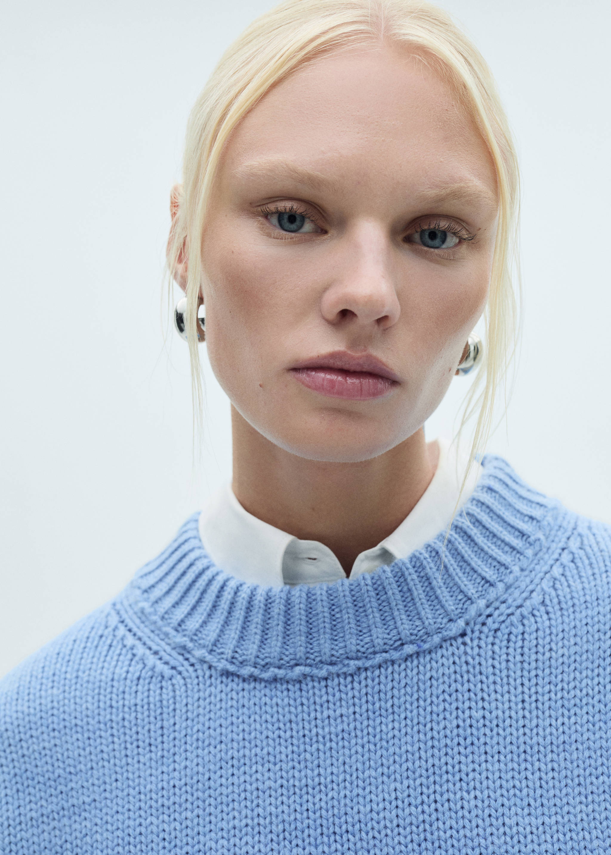 Round-neck knitted sweater - Reverse of the article