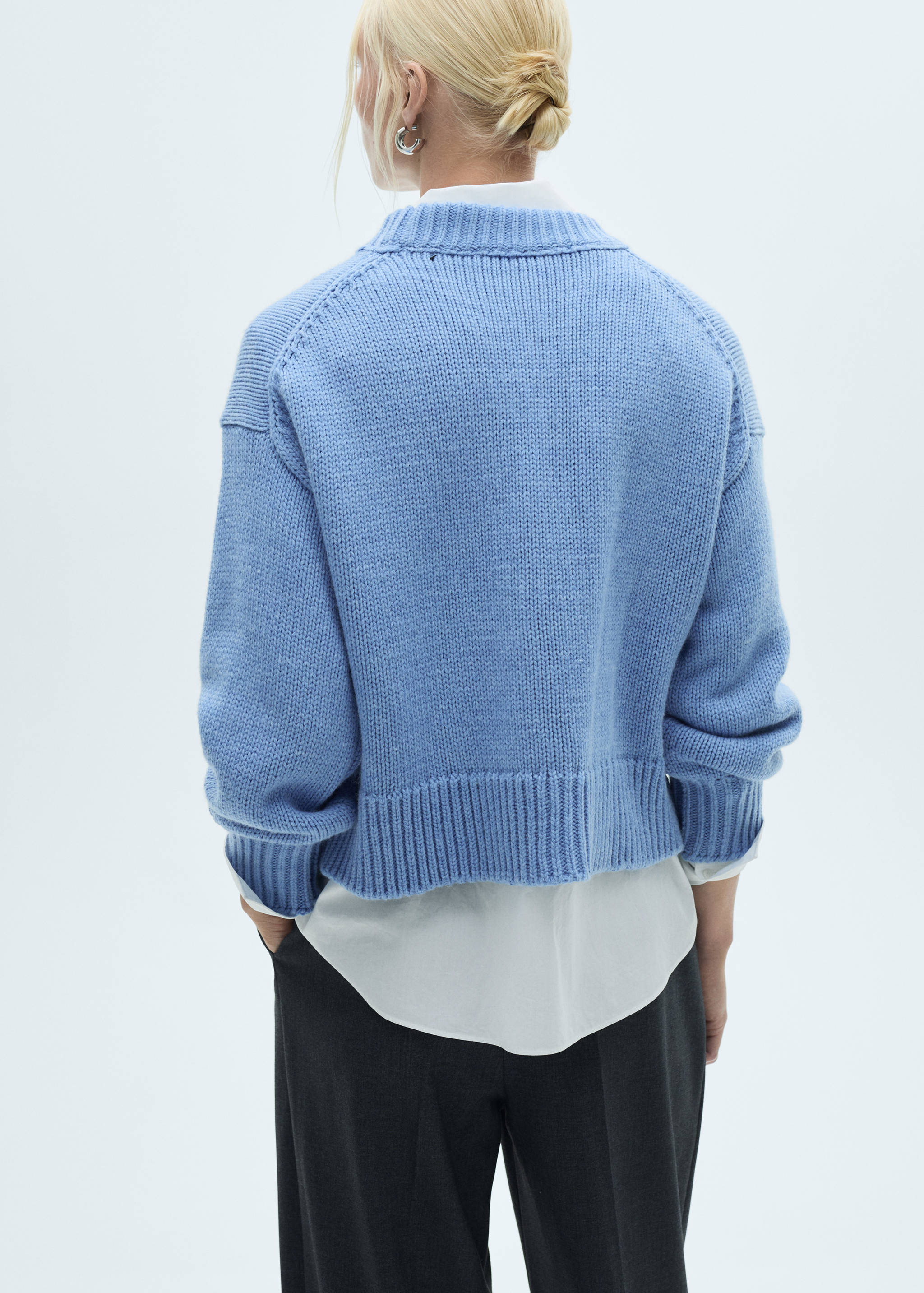 Round-neck knitted sweater - Details of the article 1