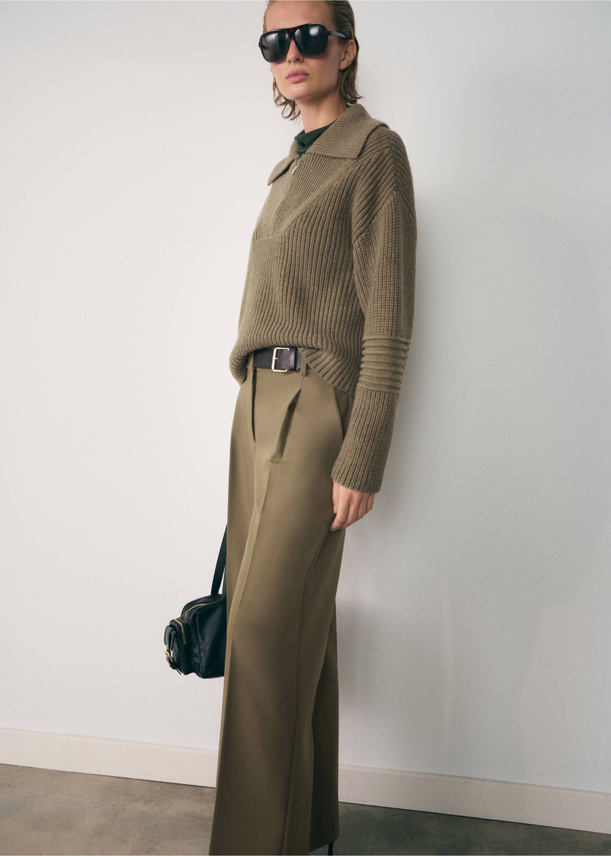 Ribbed sweater with zip collar - Medium plane, Khaki. Ref: 77007735-00.