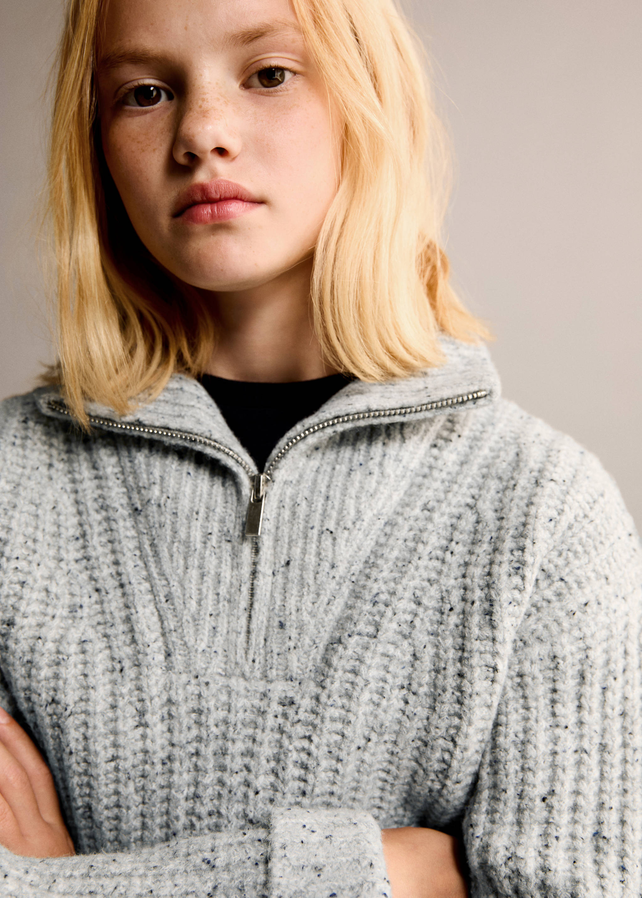 Sweter z golfem i zamkiem - Plan ogólny