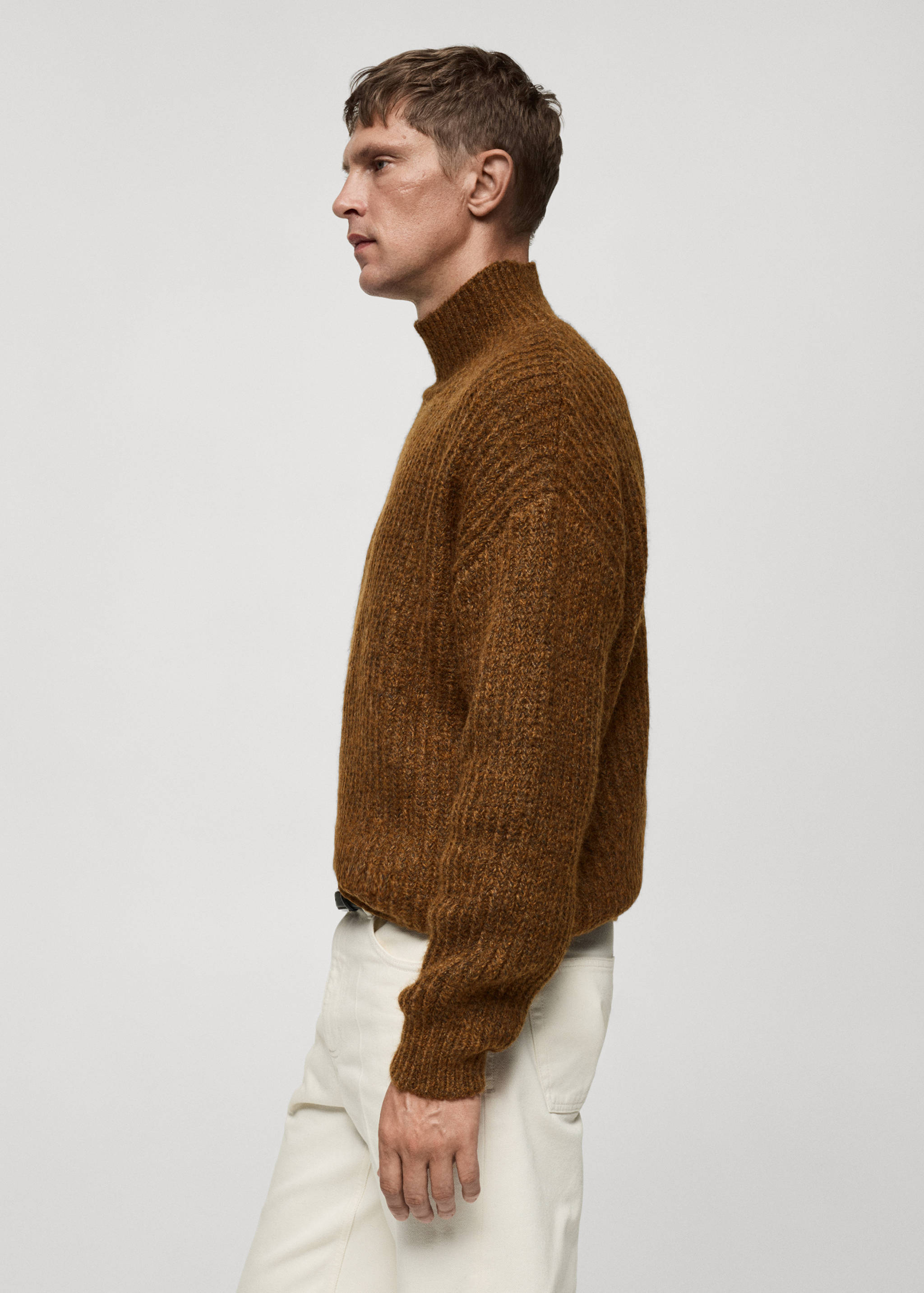 Gerippter Pullover mit halbhohem Kragen - Detail des Artikels 2