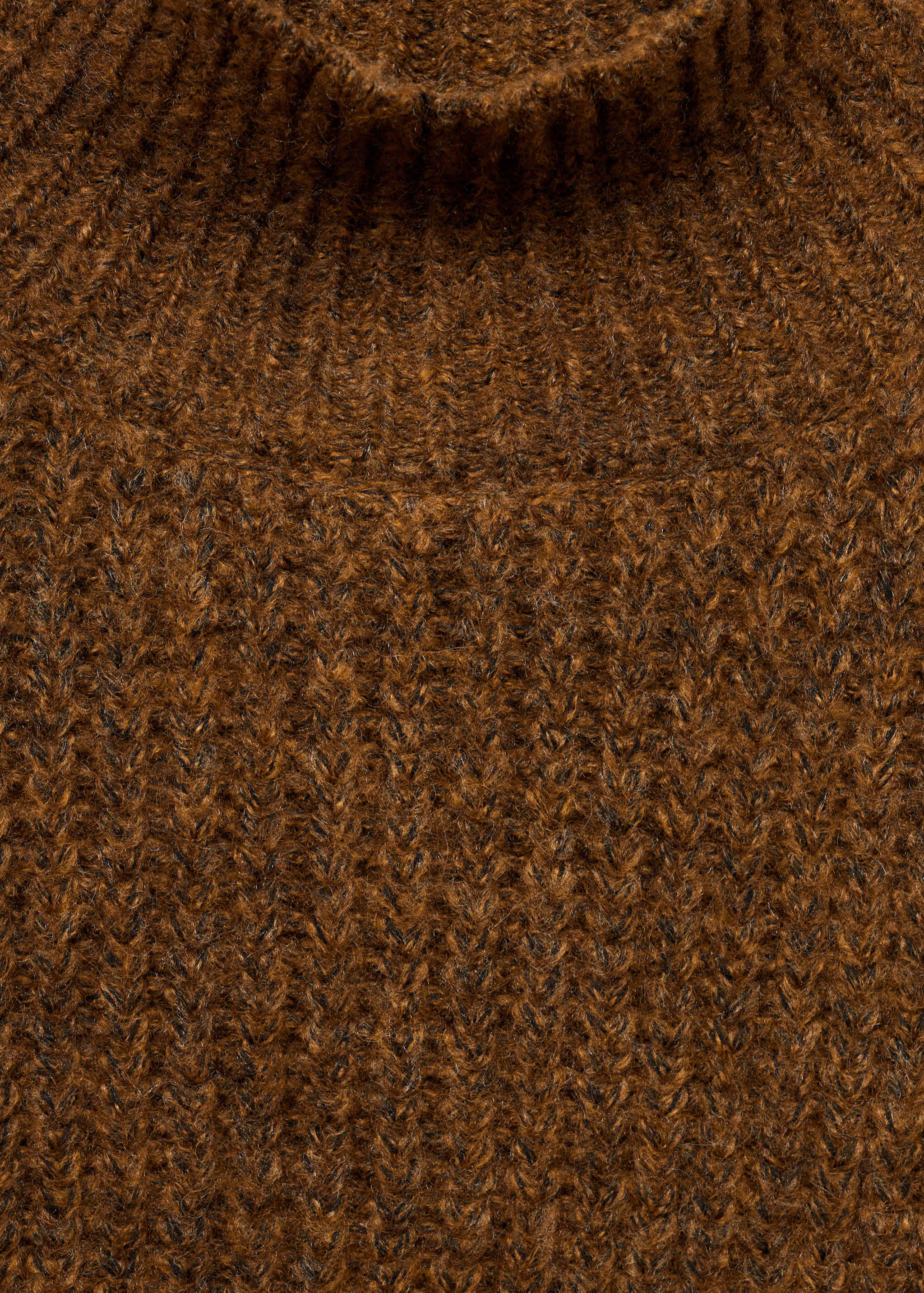 Gerippter Pullover mit halbhohem Kragen - Detail des Artikels 8