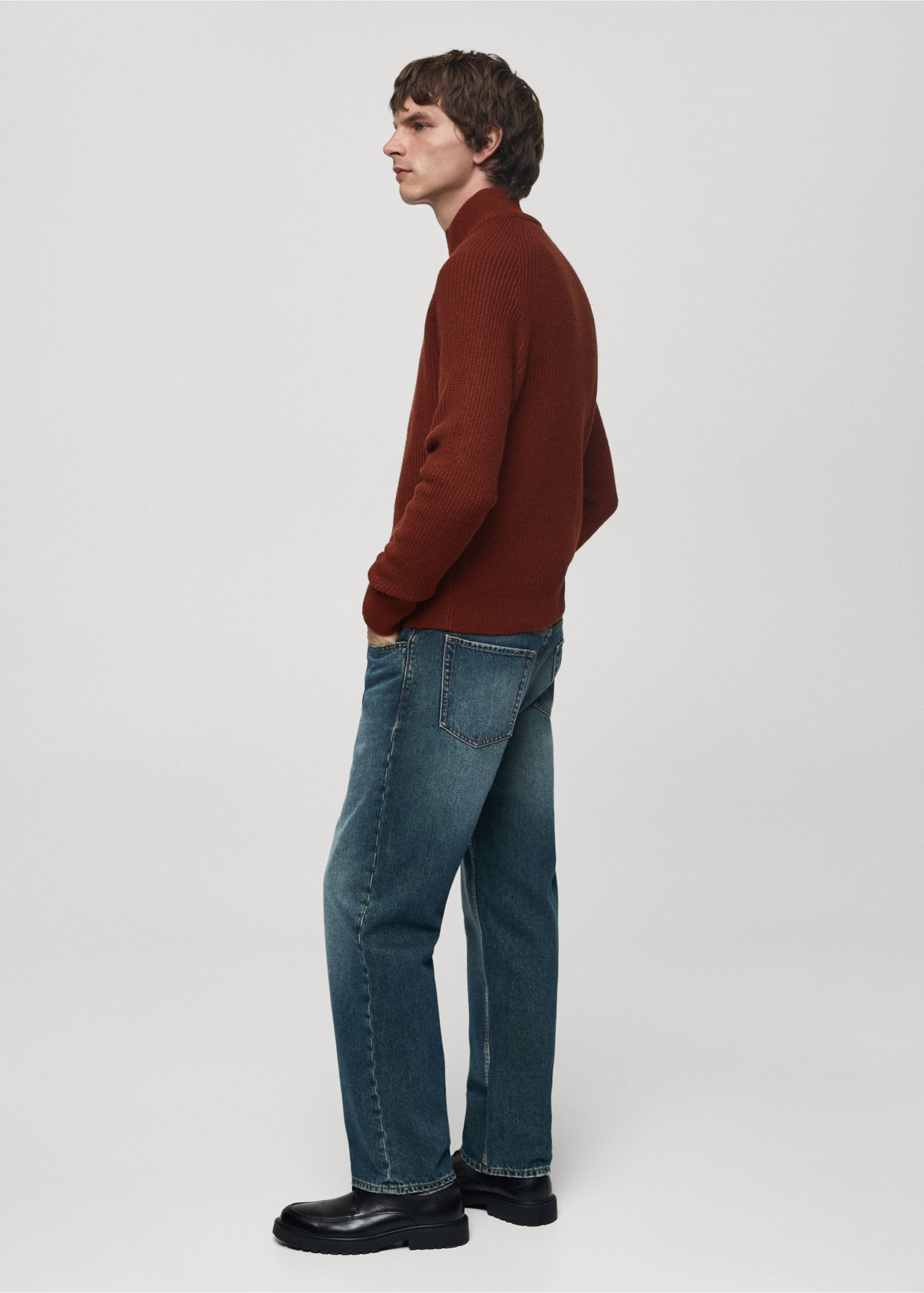 Rippstrickpullover mit halbhohem Kragen - Detail des Artikels 2, Bräunliches Orange. Ref: 77007953-00.