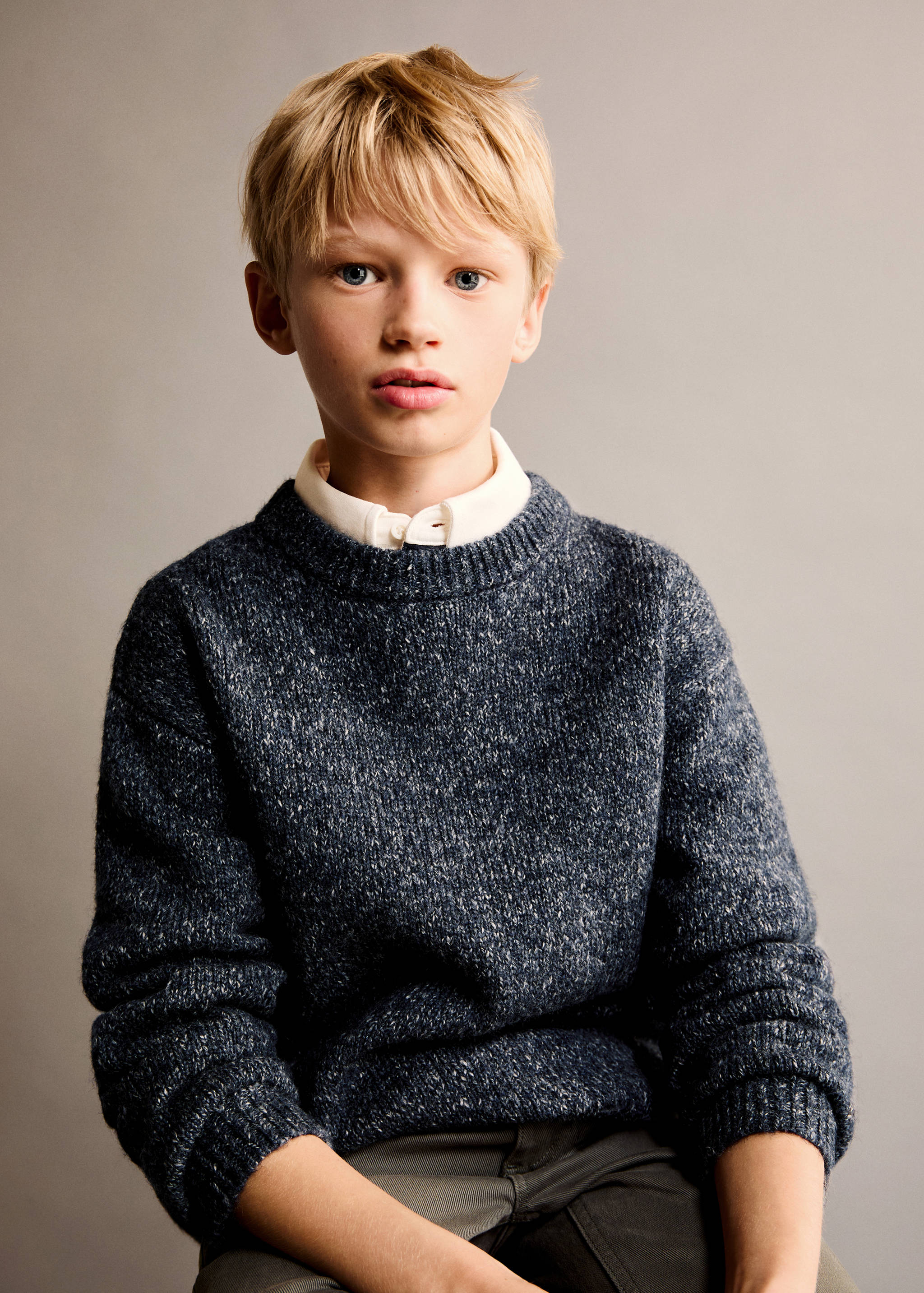 Round-neck knitted sweater - Details of the article 2