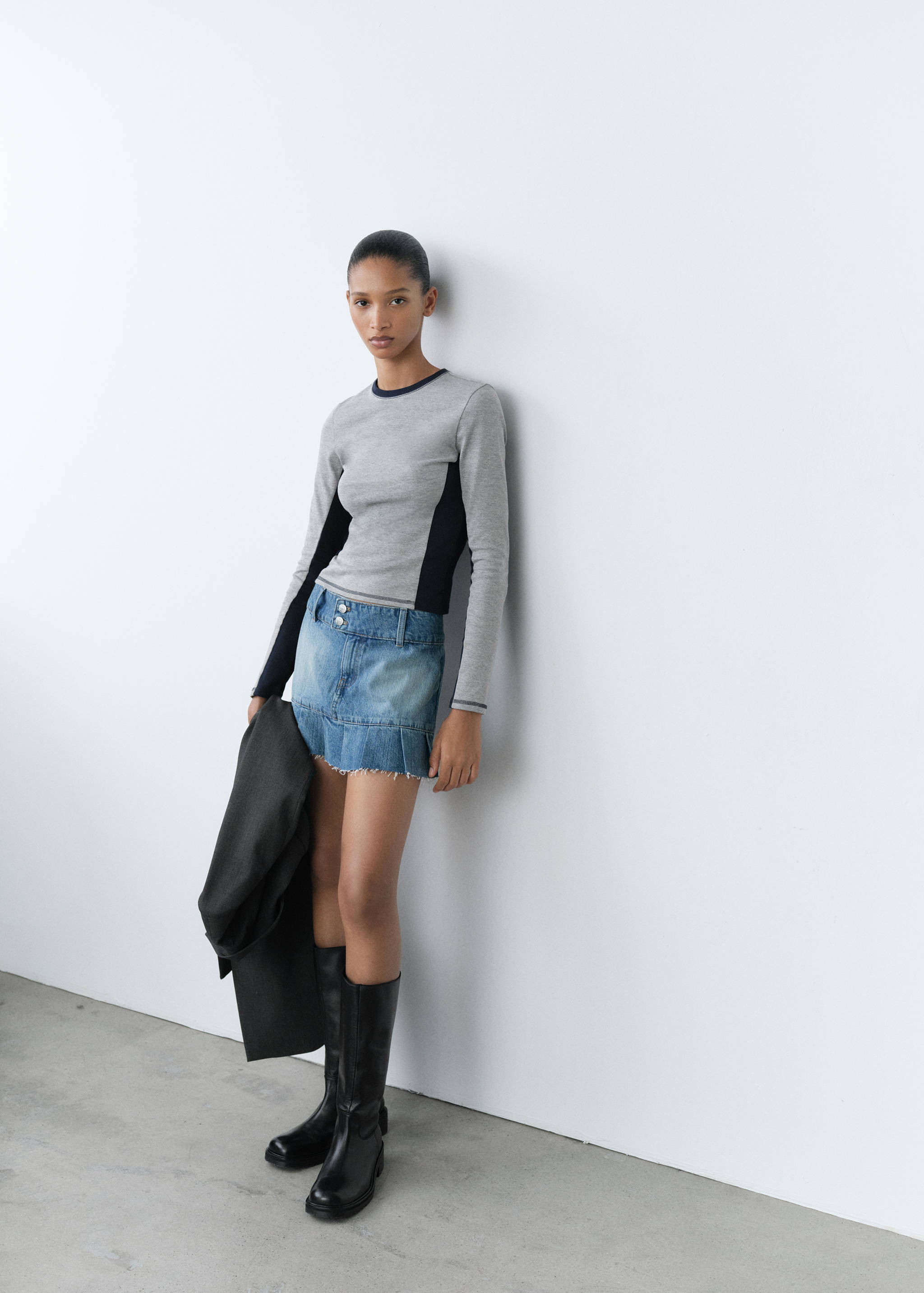 Cotton t-shirt with contrasting panels - General plane