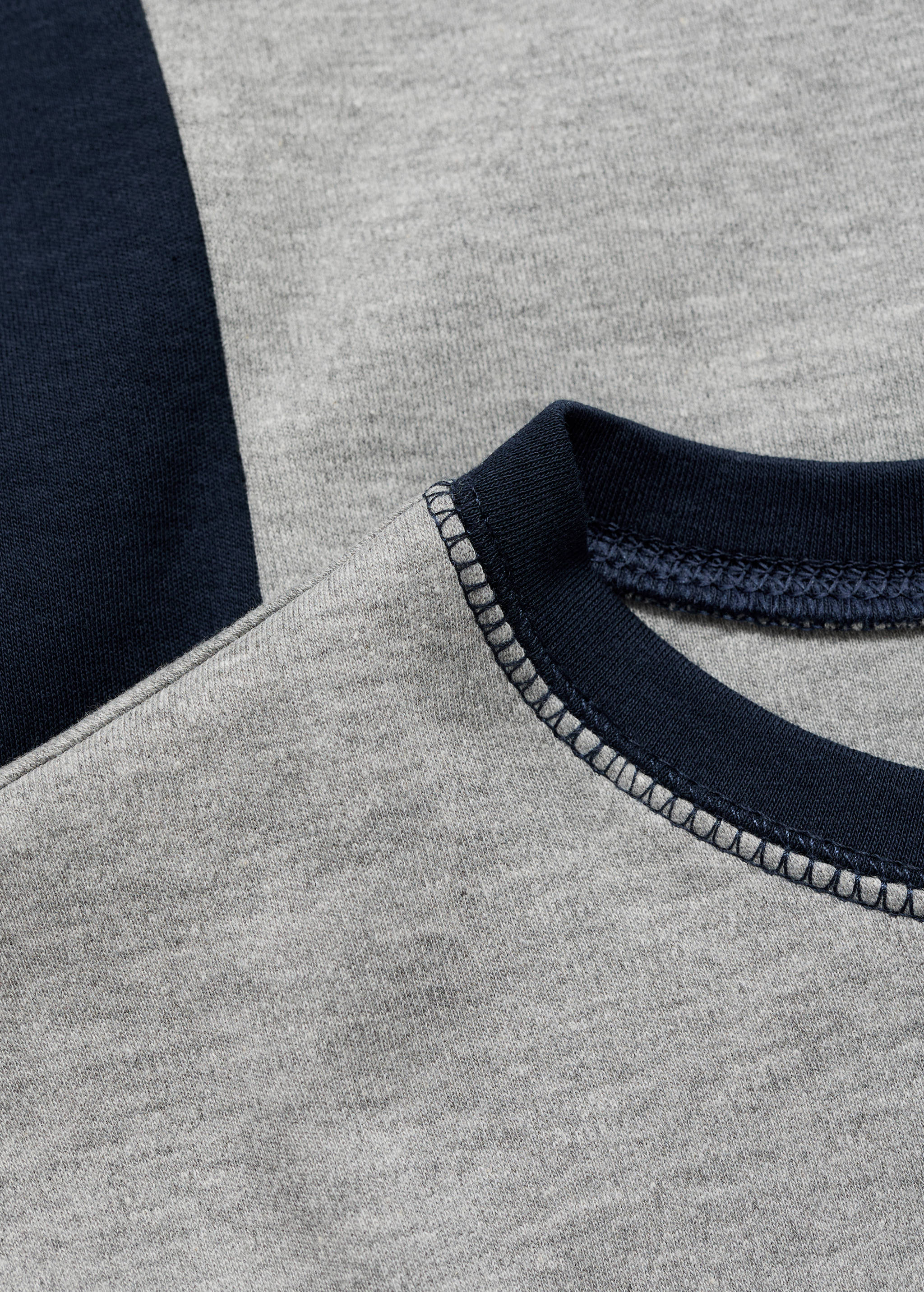 Cotton t-shirt with contrasting panels - Details of the article 8