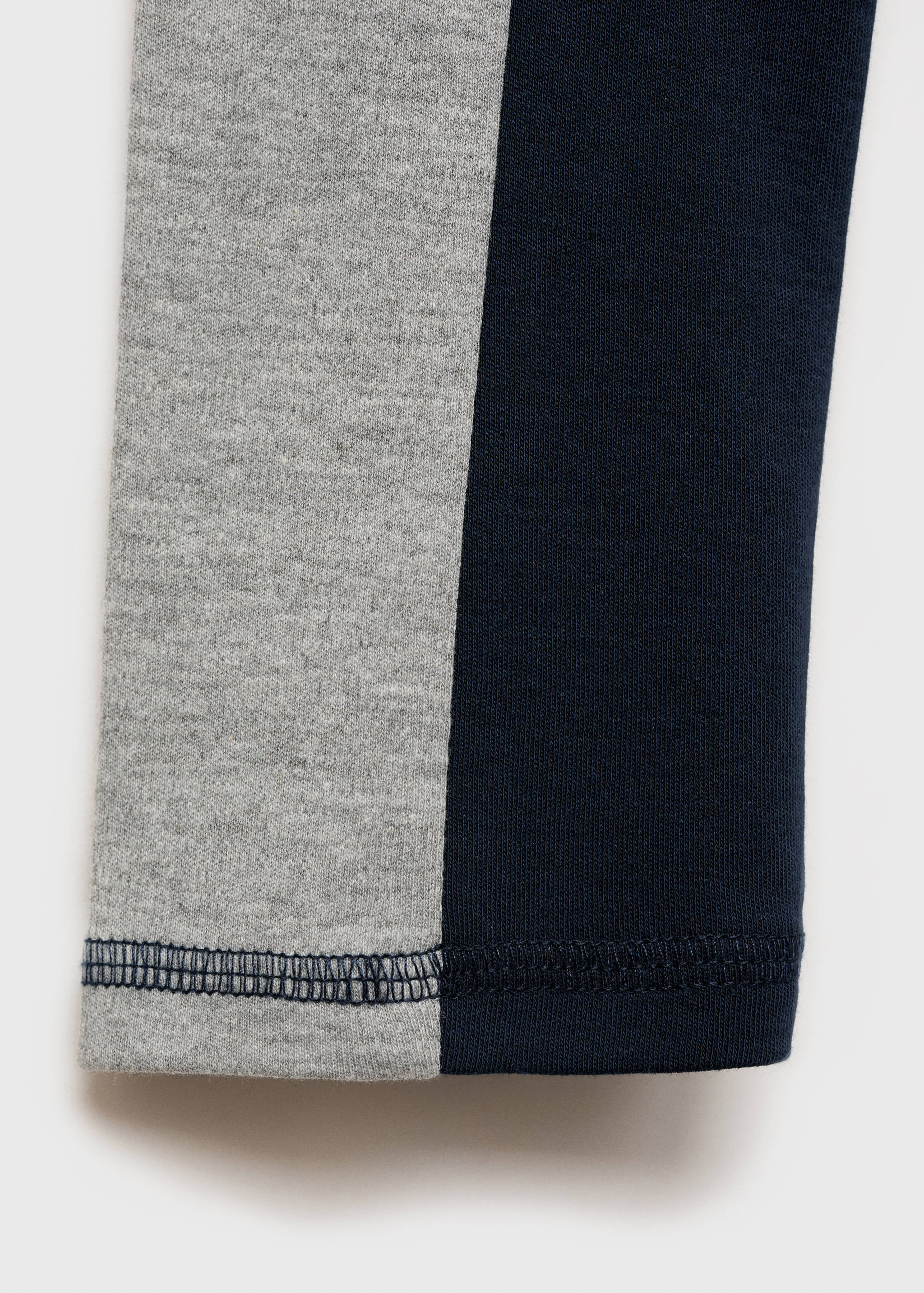 Cotton t-shirt with contrasting panels - Details of the article 0