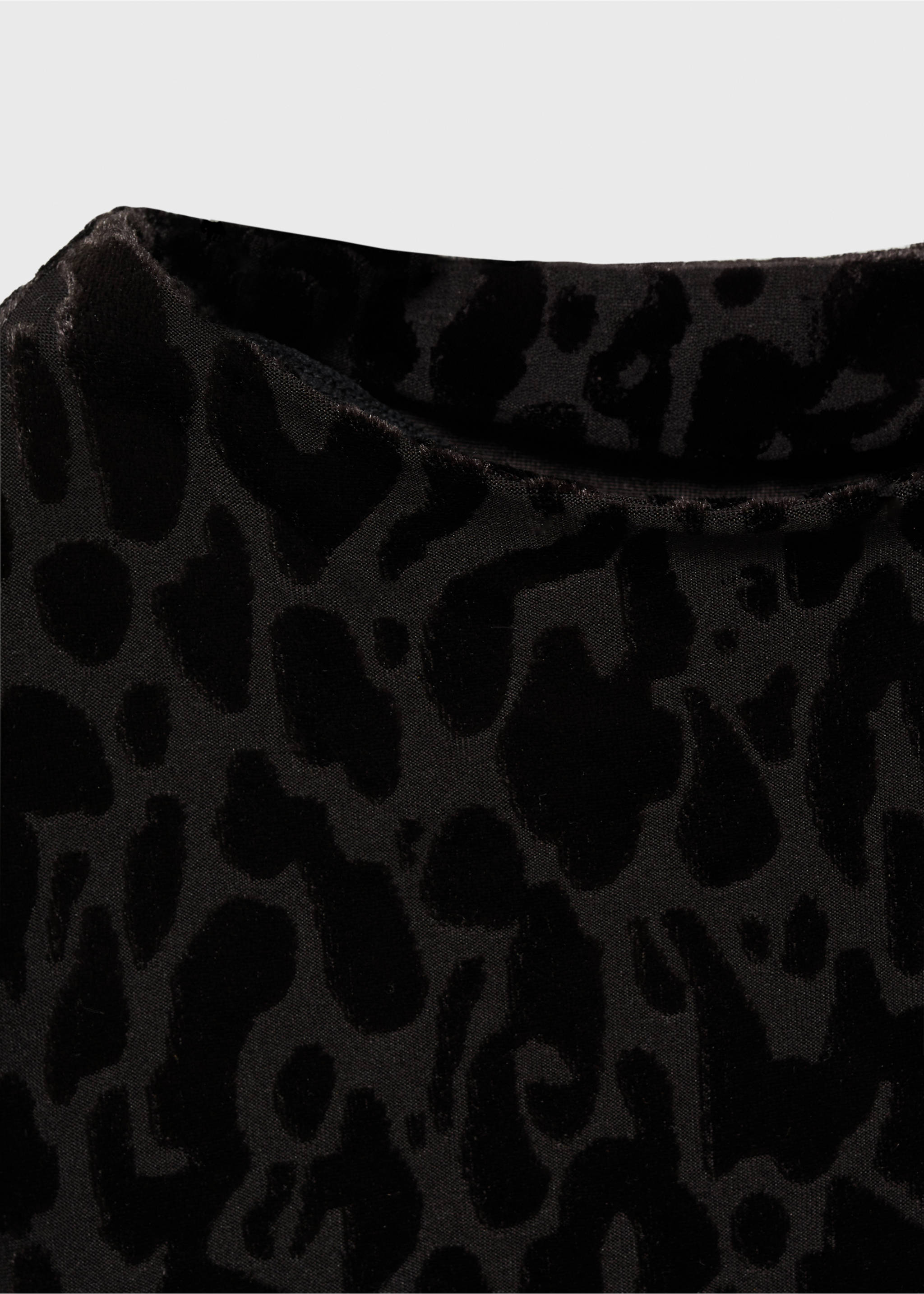 Leopard-print long-sleeved t-shirt - Details of the article 8, Black. Ref: 77008271-00.