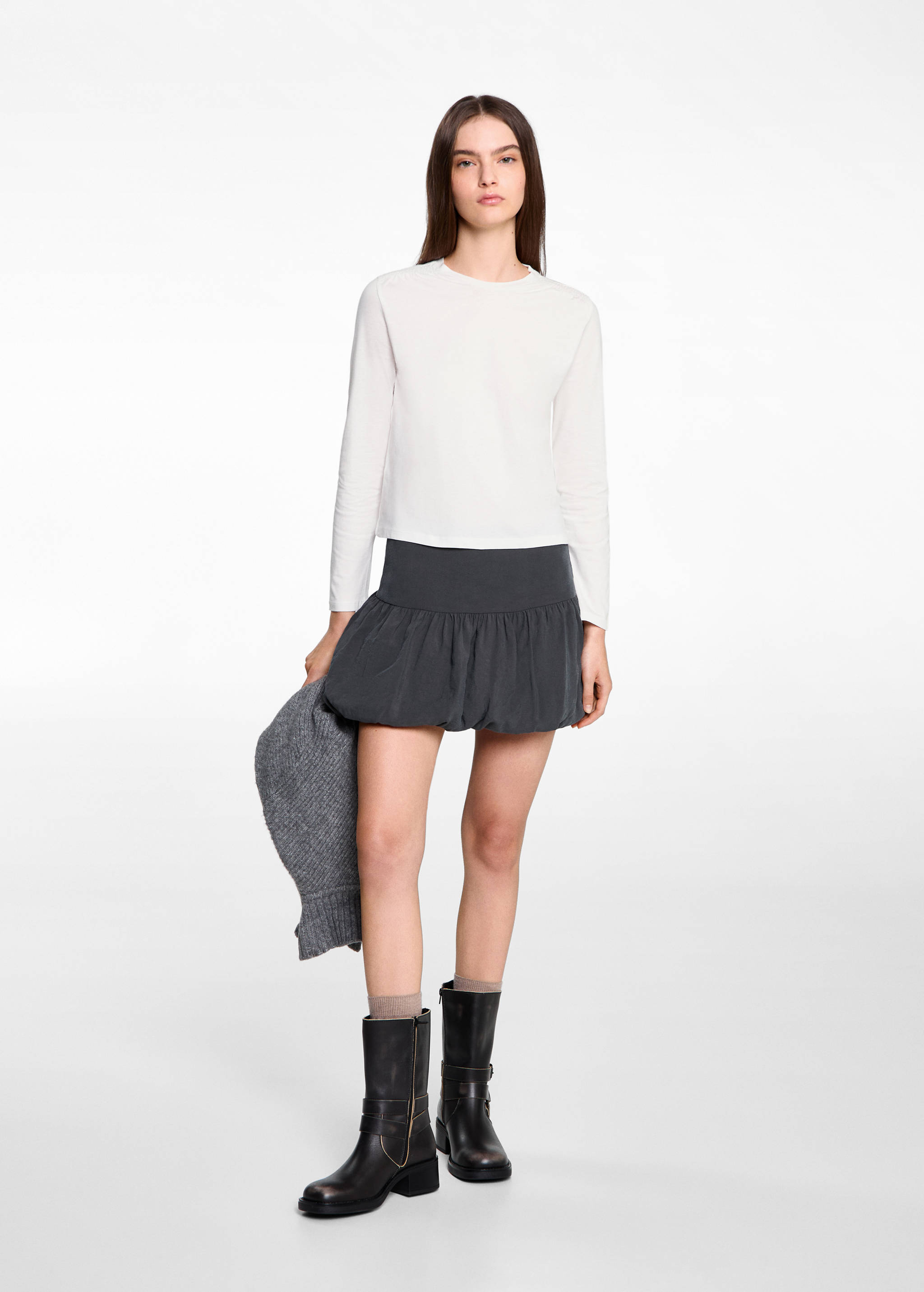 T-Shirt mit Raffdetails - Allgemeine Ansicht