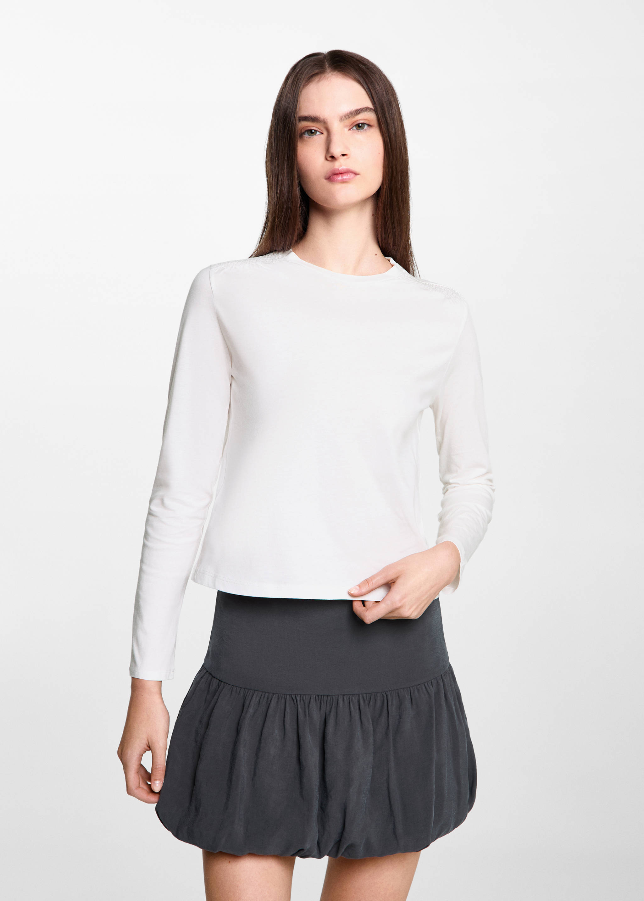 T-Shirt mit Raffdetails - Mittlere Ansicht