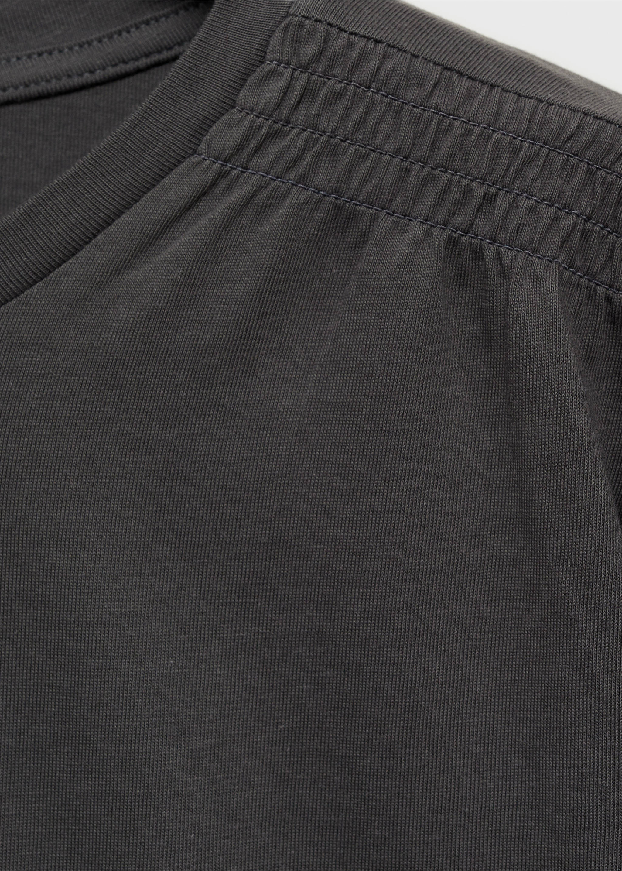 T-shirt with gathered details - Details of the article 8, Charcoal. Ref: 77008277-00.