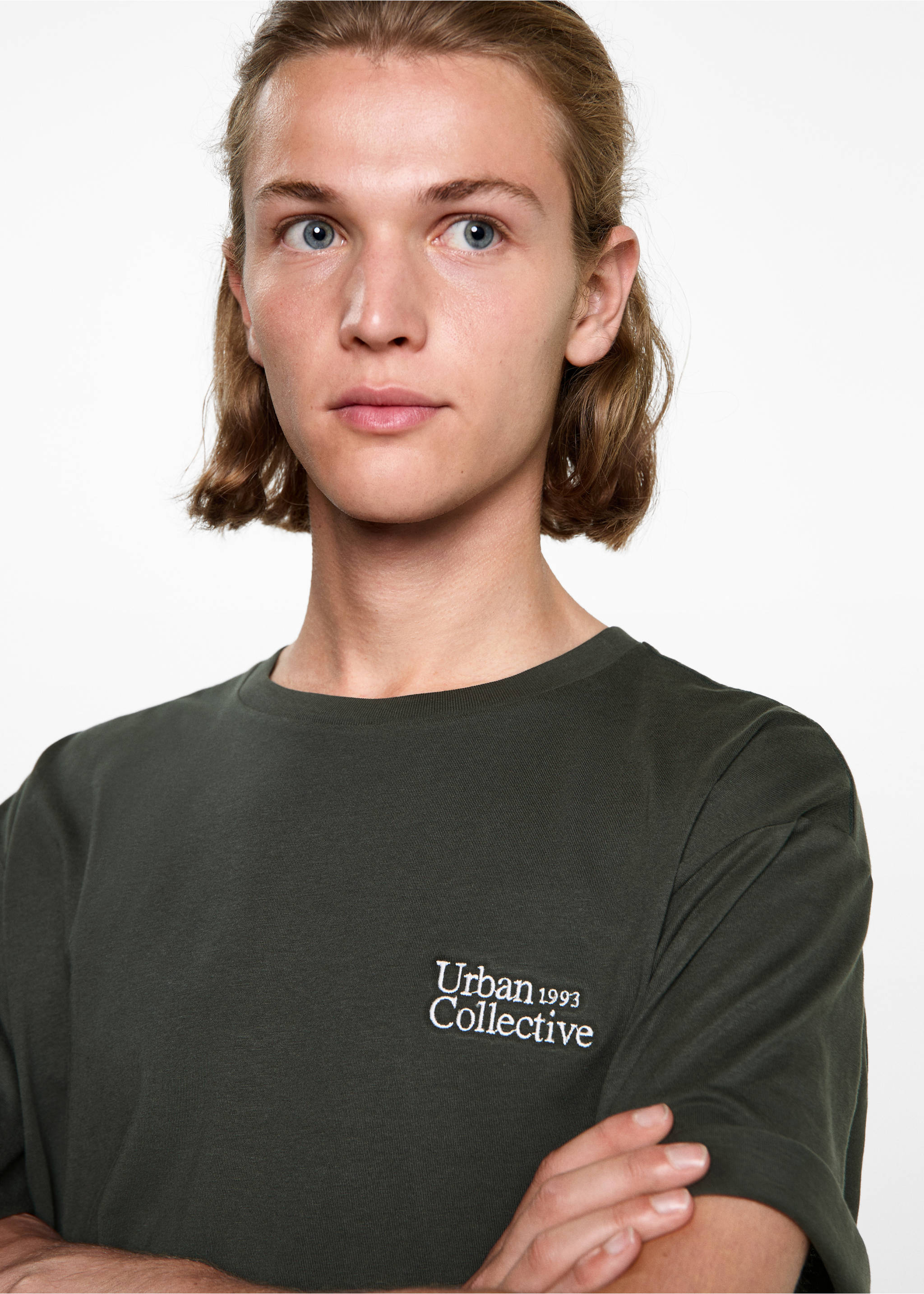 T-shirt coton détail brodé - Détail de l'article 1, Kaki. Ref: 77008285-00.