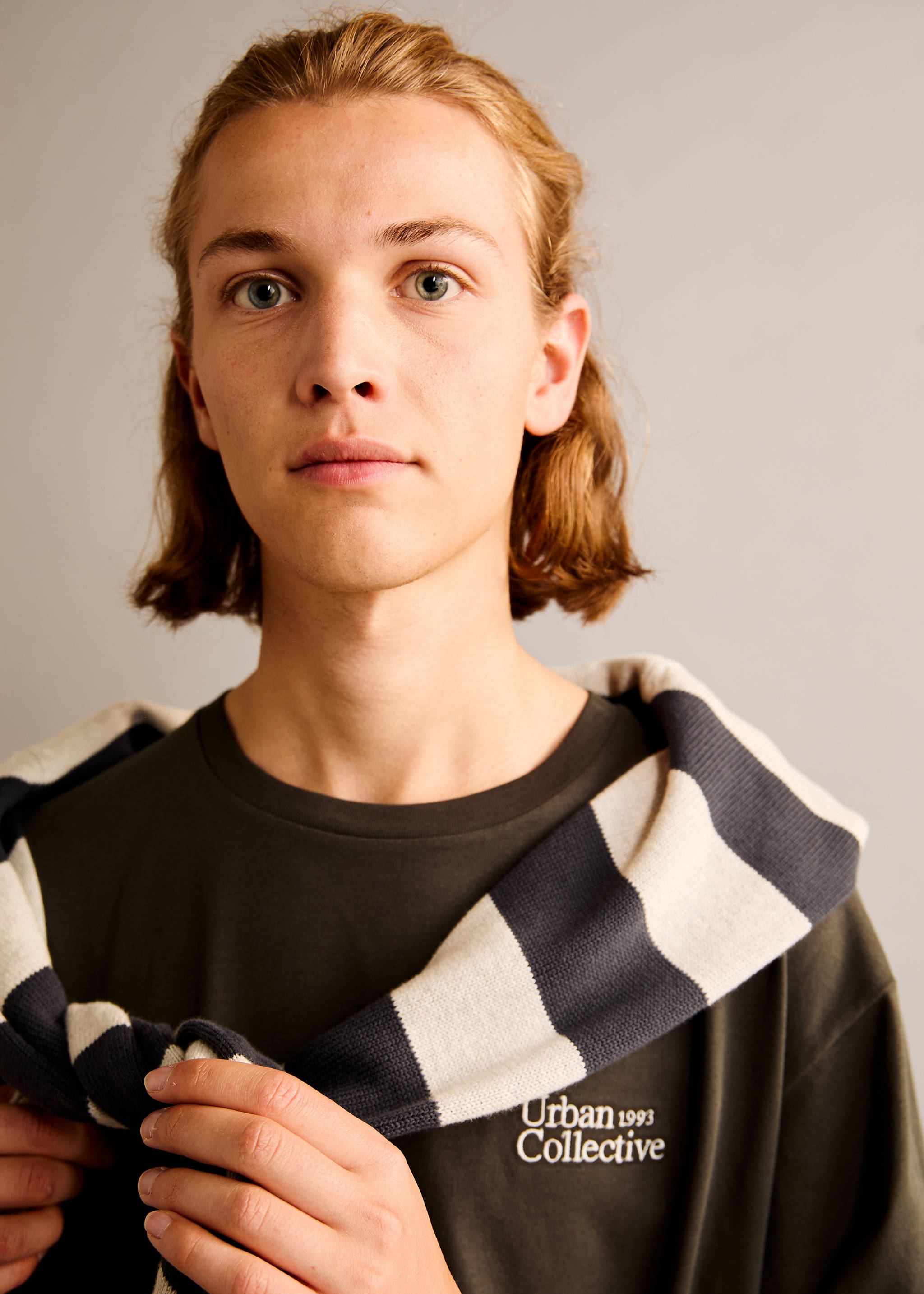 T-shirt coton détail brodé - Détail de l'article 5, Kaki. Ref: 77008285-00.