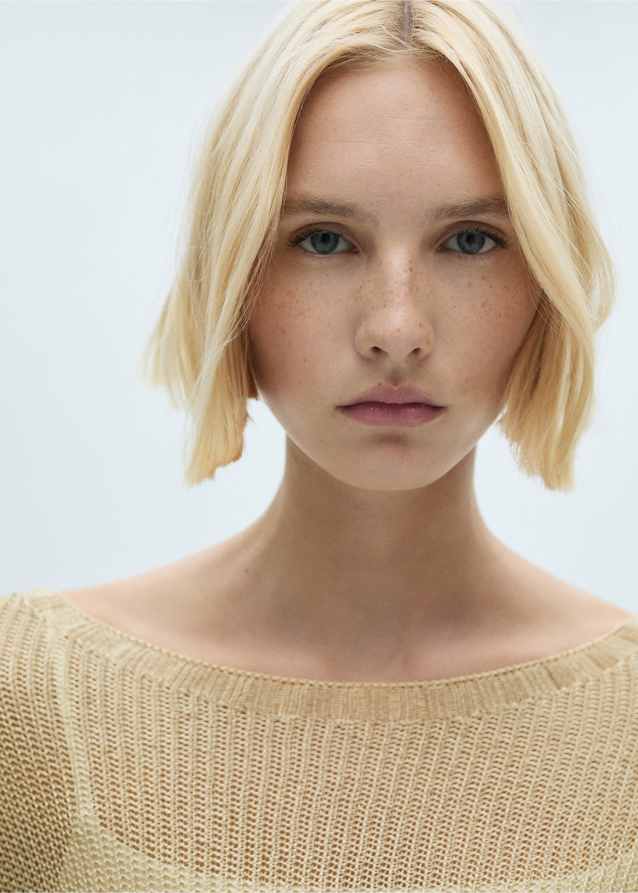 Boat neck lurex sweater - Details of the article 1, Gold. Ref: 77009038-00.