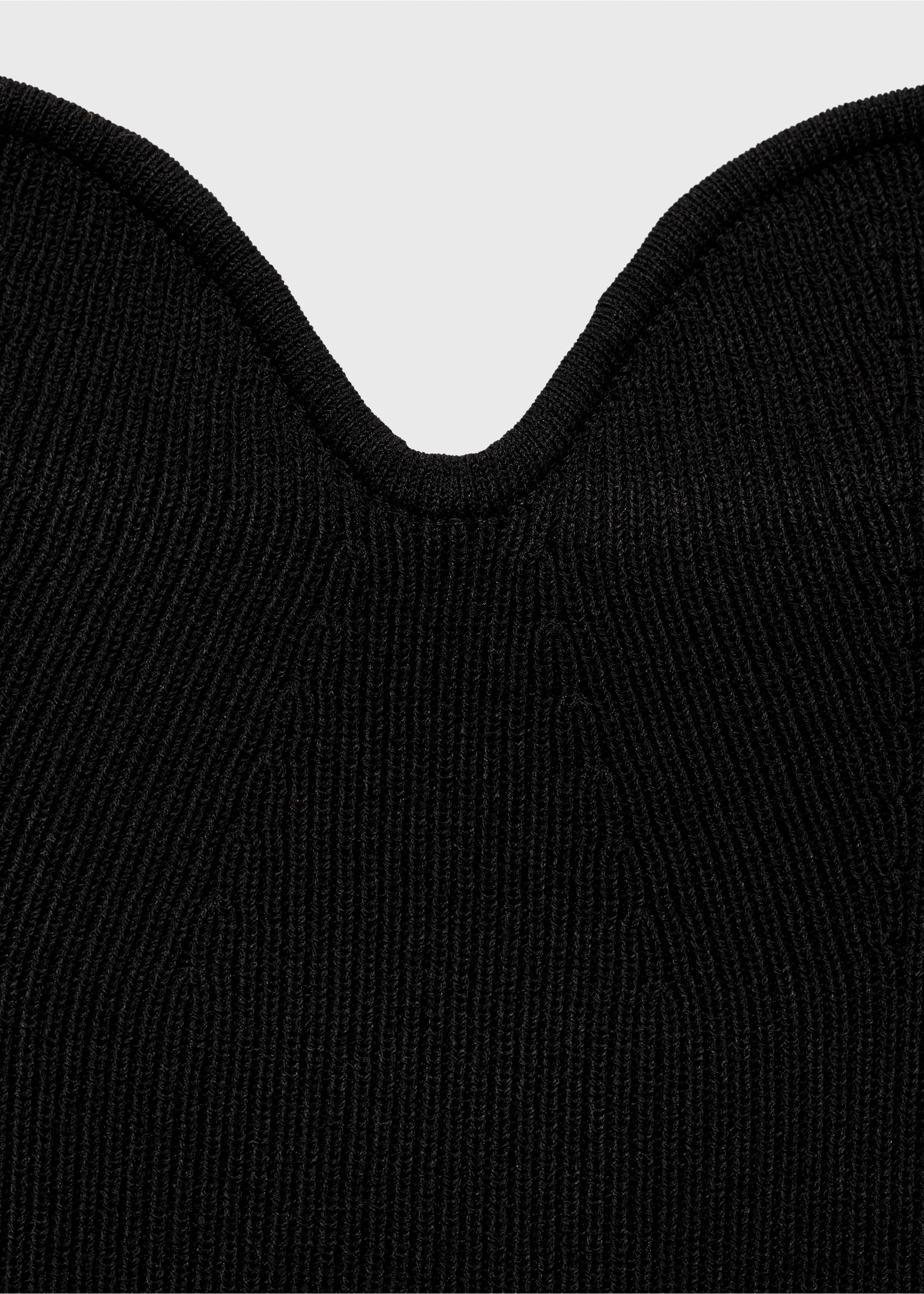 Heart-neckline knitted dress - Details of the article 8, Black. Ref: 77009042-00.