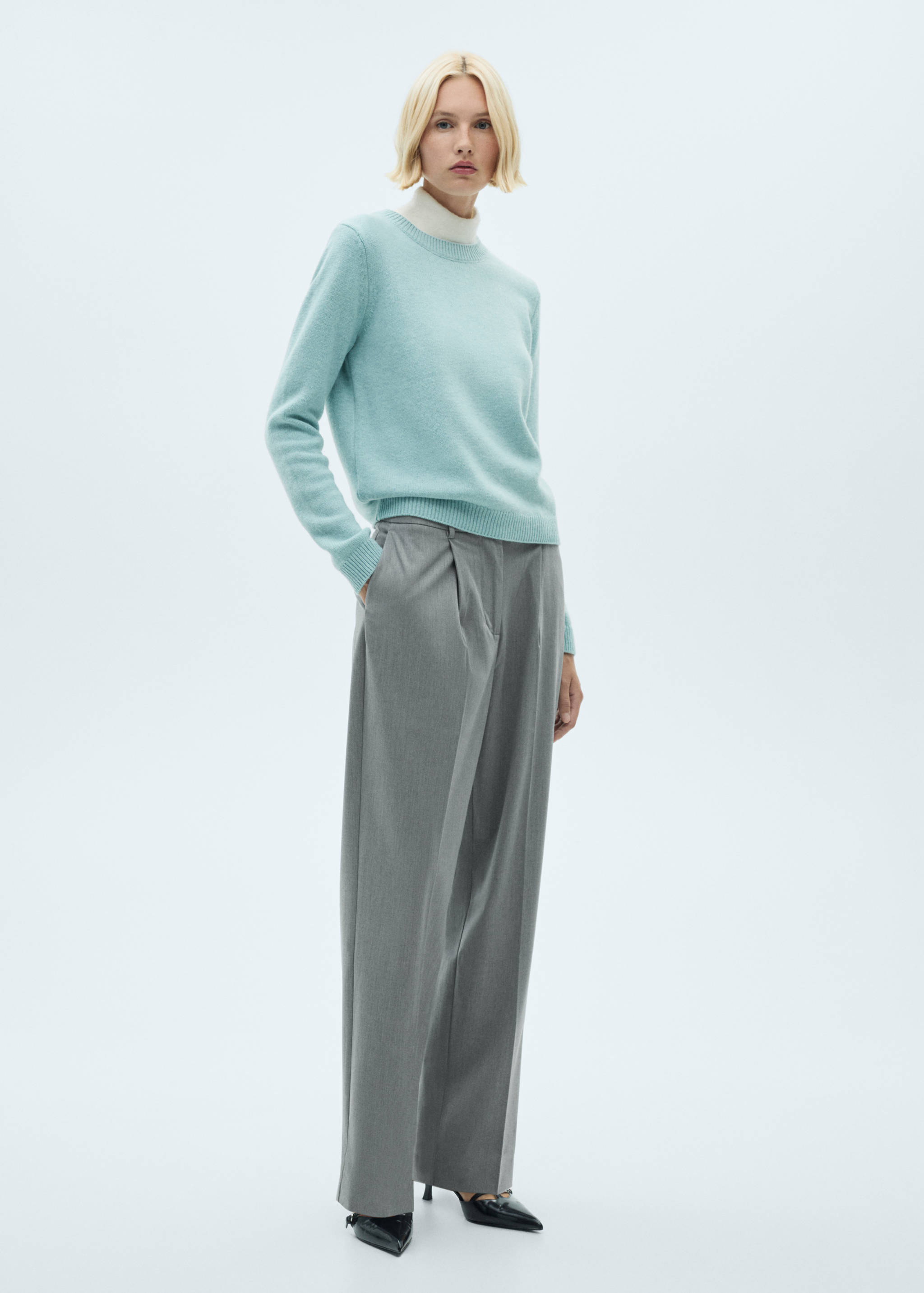 Rounded neck wool sweater - General plane