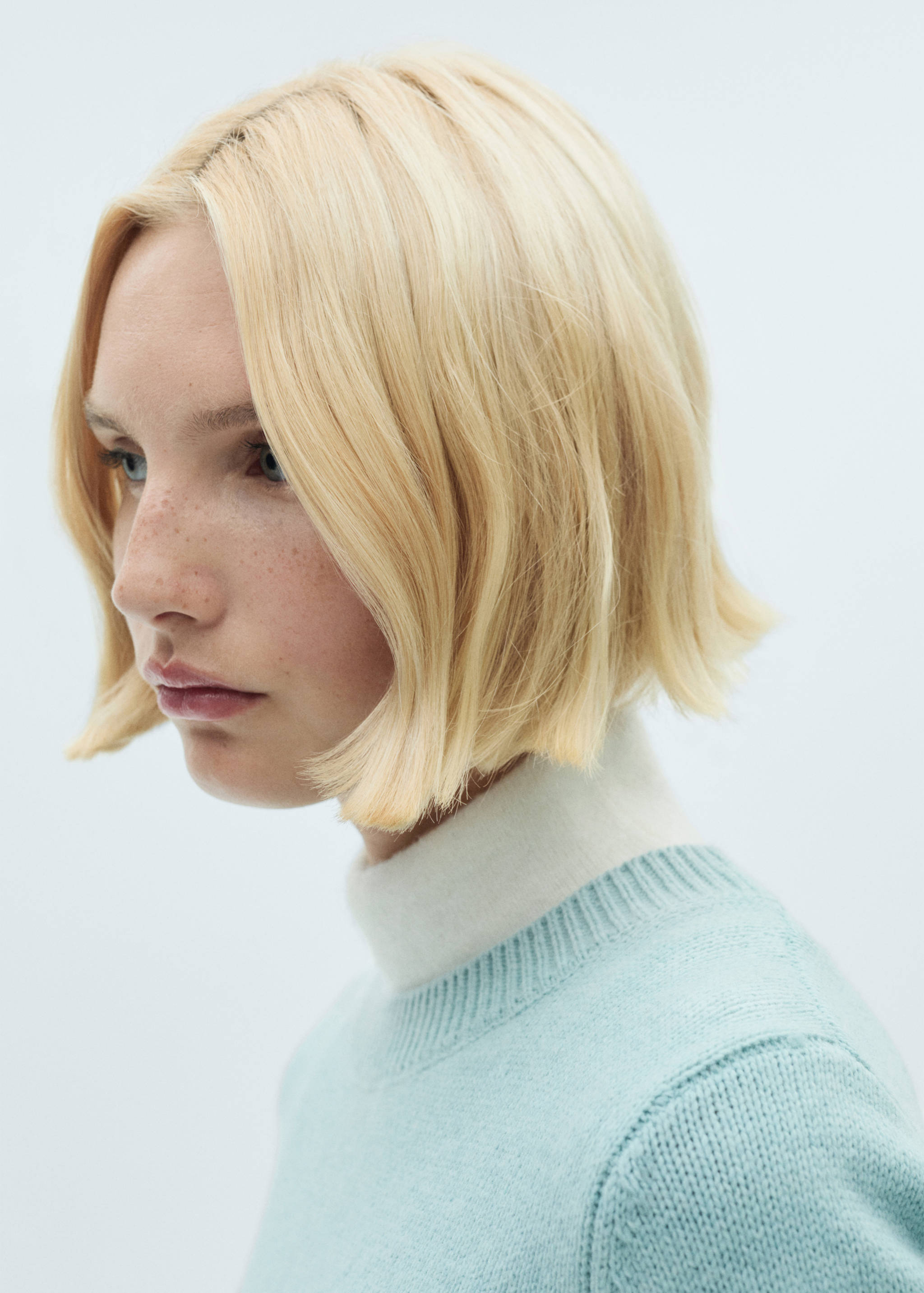 Rounded neck wool sweater - Details of the article 1