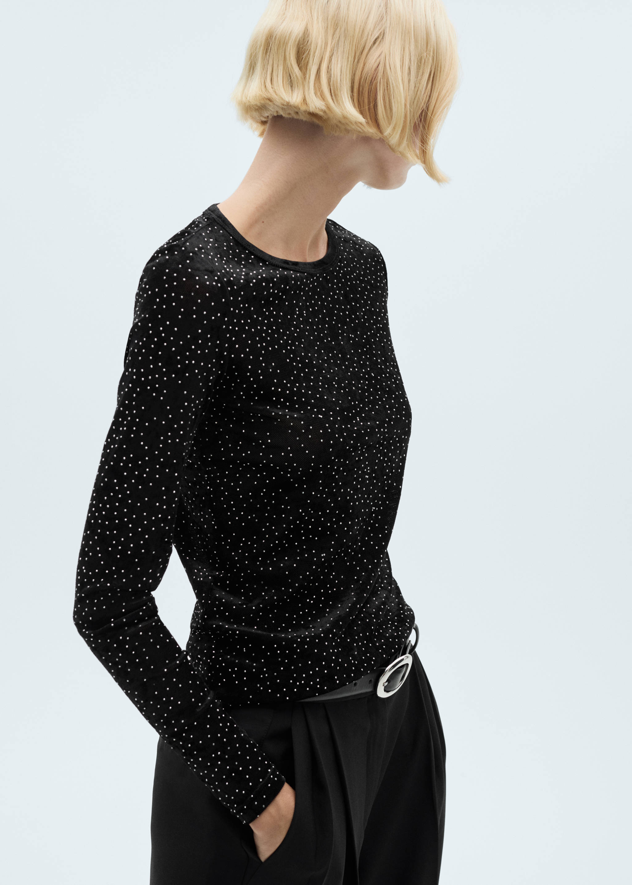 Camiseta manga larga detalle strass - Plano medio