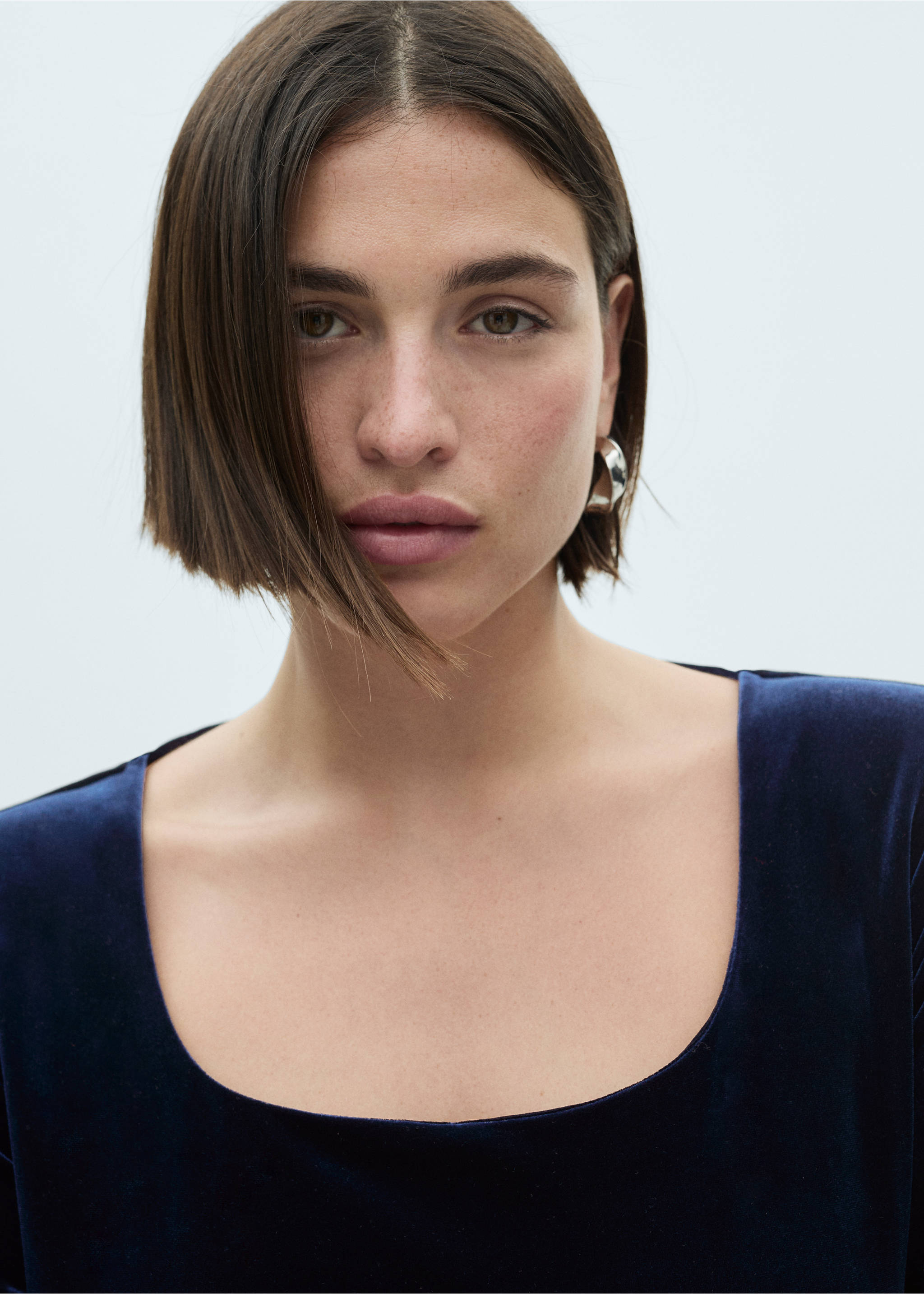 Camiseta terciopelo escotada - Detalle del artículo 4, Azul noche. Ref: 77009084-00.