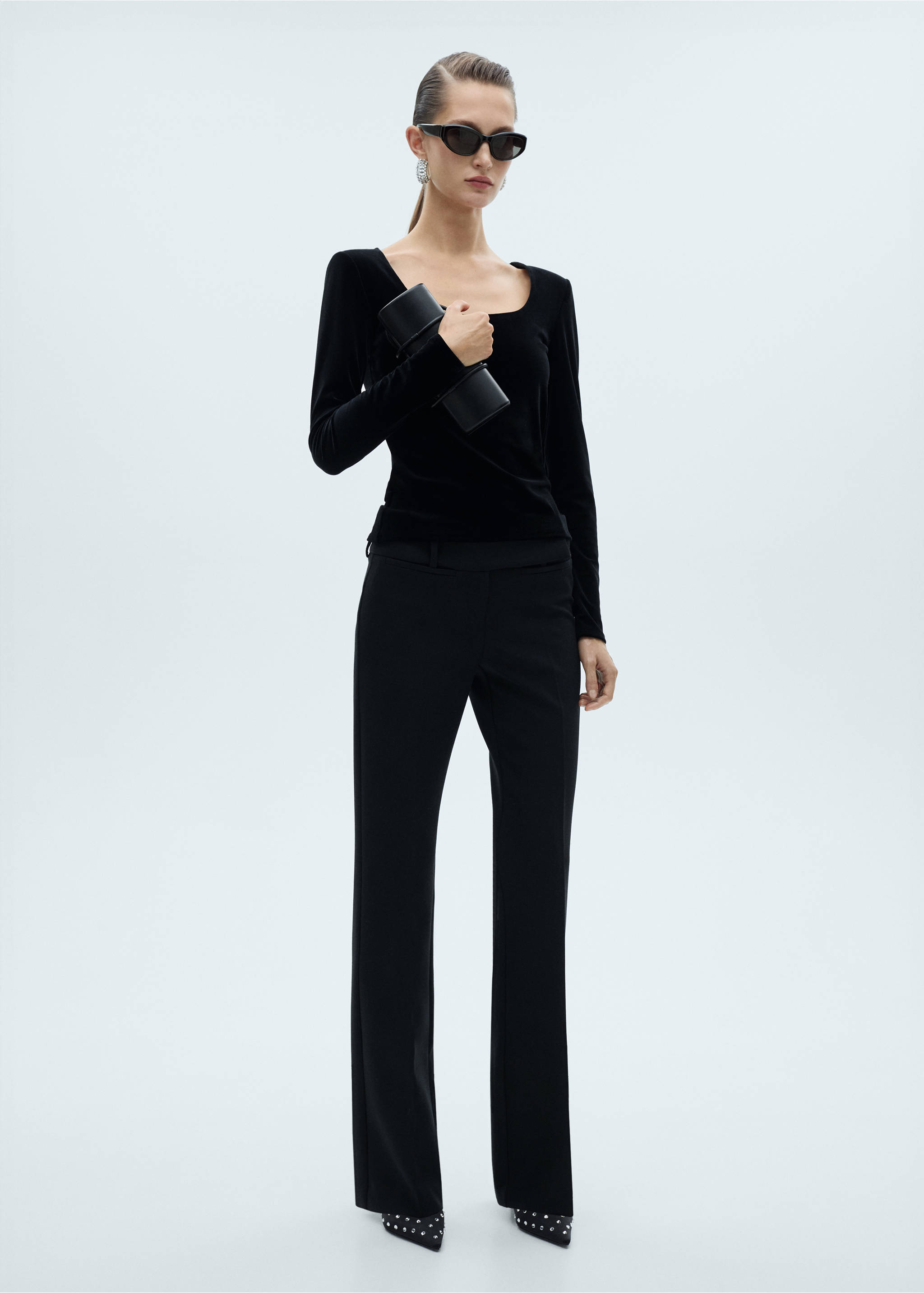 Ausgeschnittenes Samt-T-Shirt - Allgemeine Ansicht, Schwarz. Ref: 77009084-00.