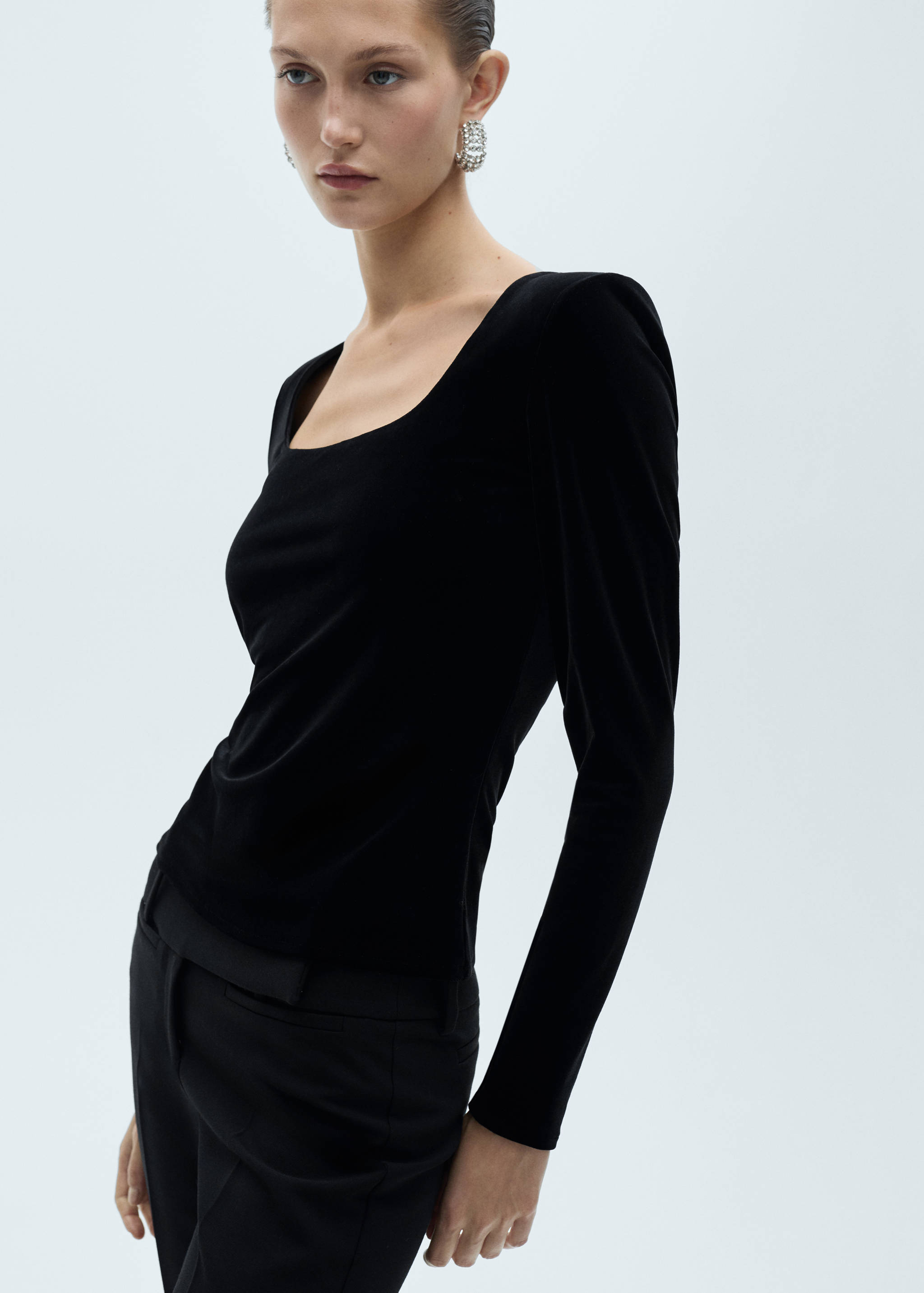 Ausgeschnittenes Samt-T-Shirt - Detail des Artikels 2