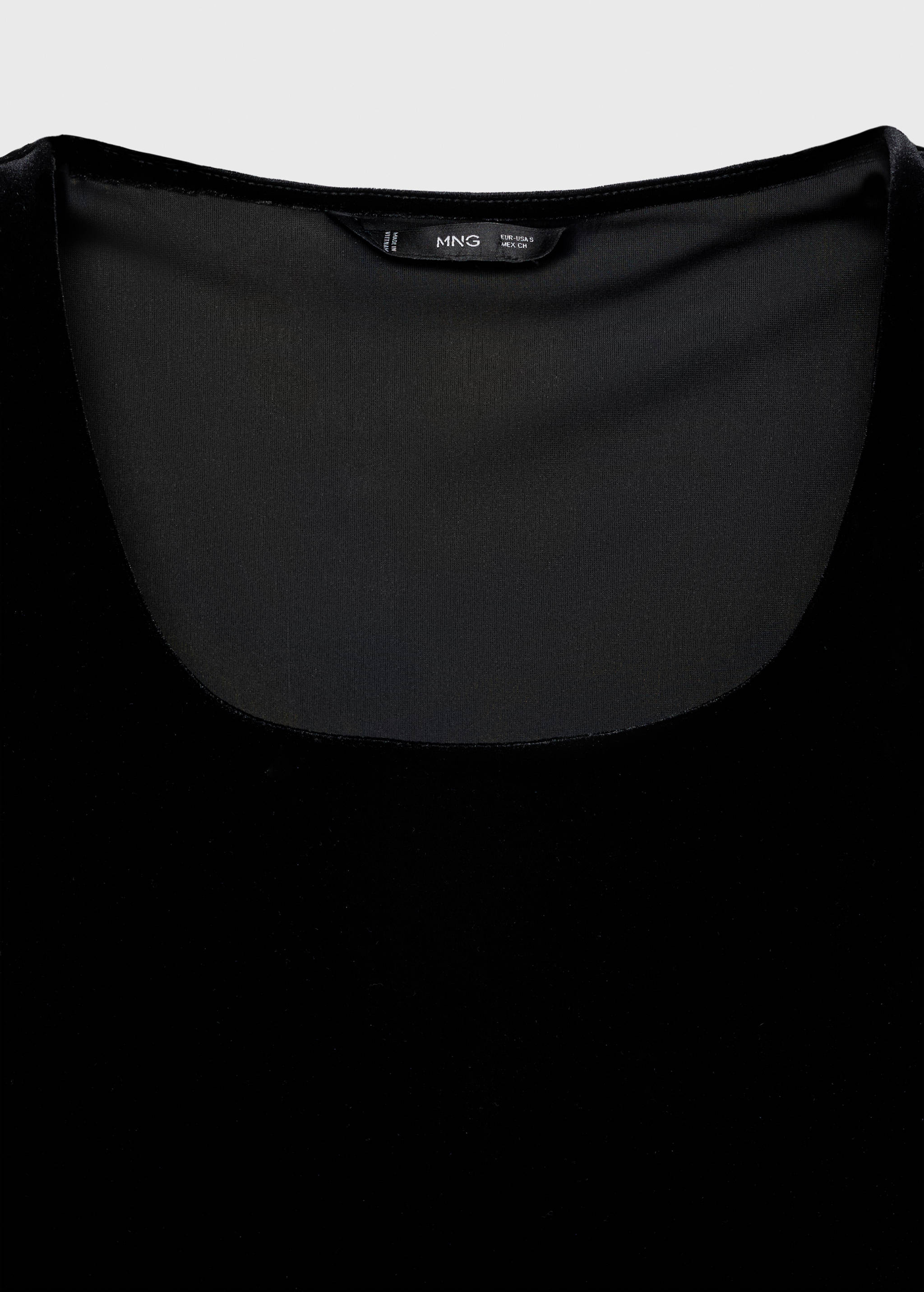 Ausgeschnittenes Samt-T-Shirt - Detail des Artikels 8